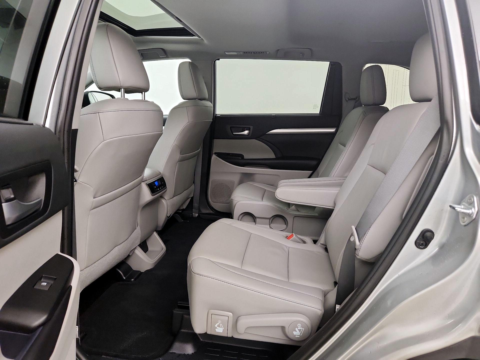 Thumbnail: 2019 Toyota Highlander - 20