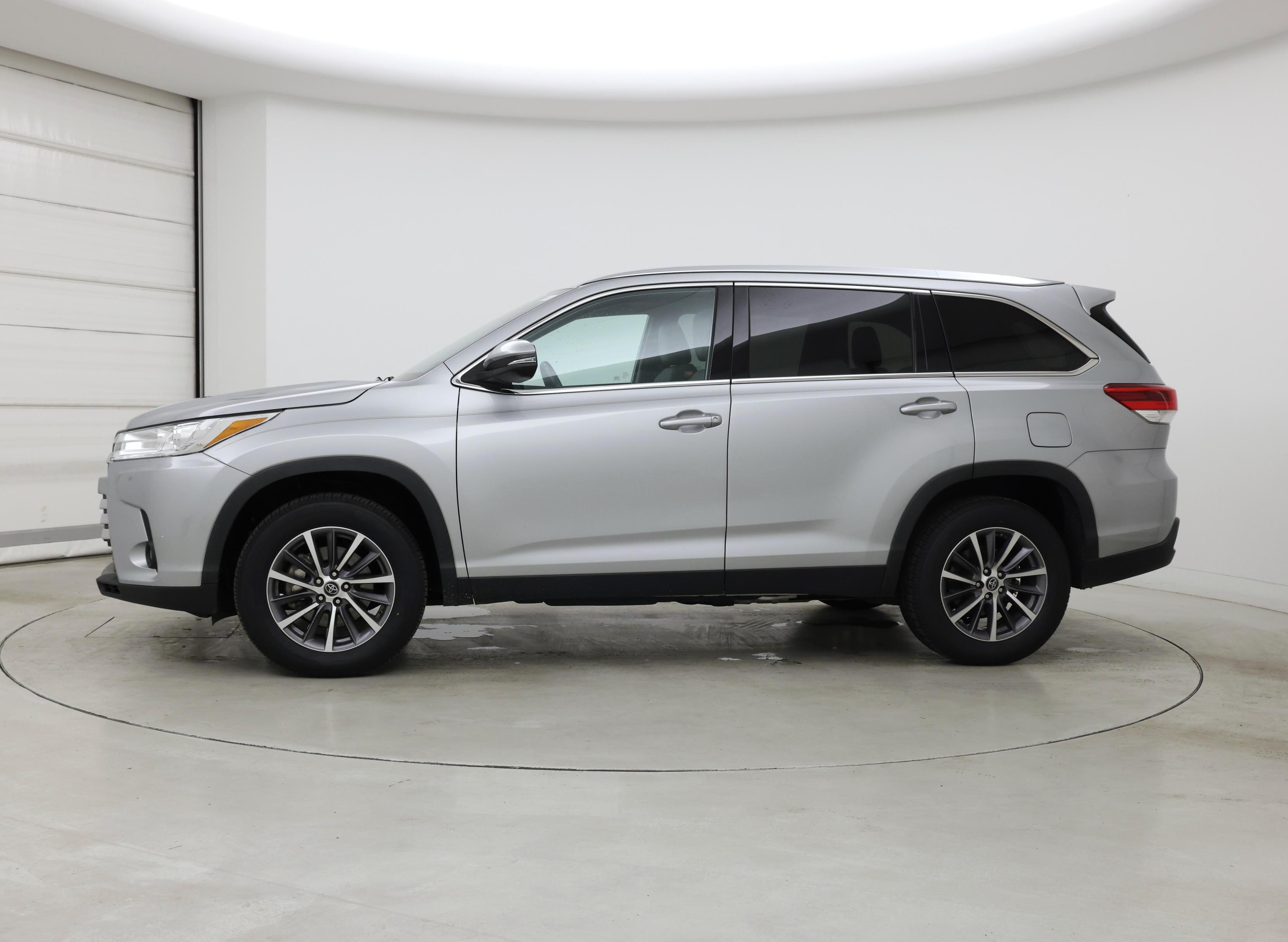 Thumbnail: 2019 Toyota Highlander - 3
