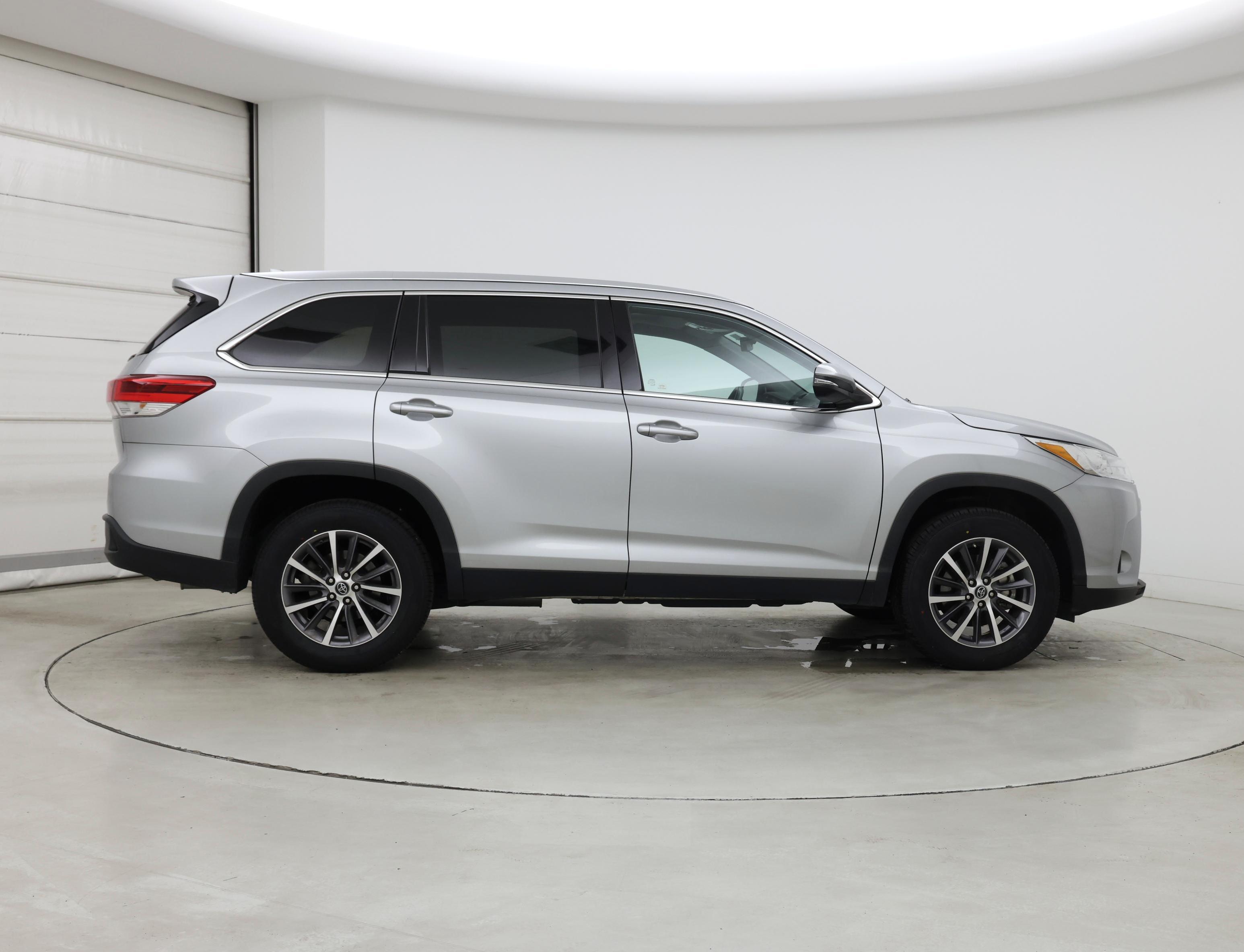 Thumbnail: 2019 Toyota Highlander - 7