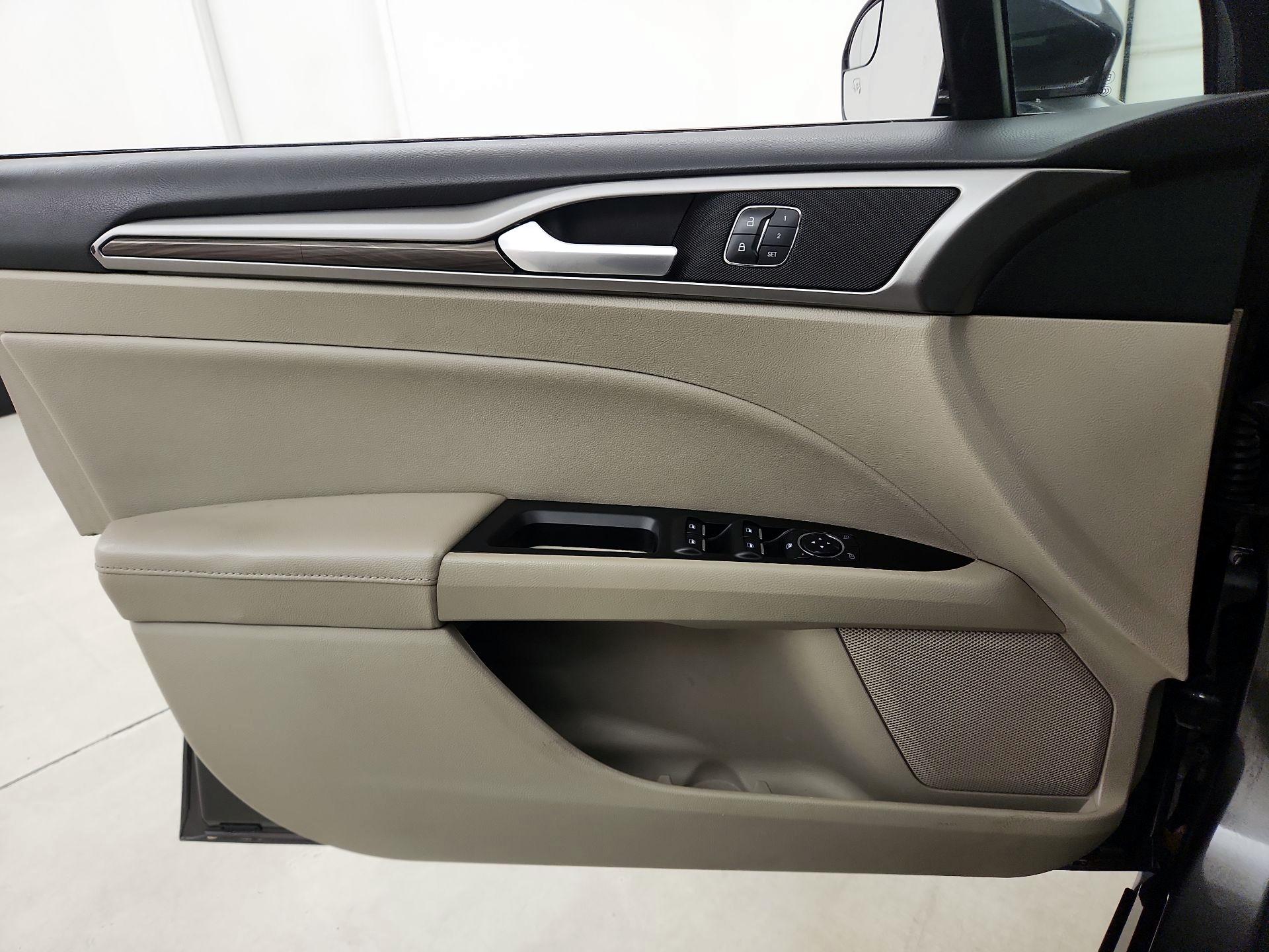 Thumbnail: 2017 Ford Fusion - 12