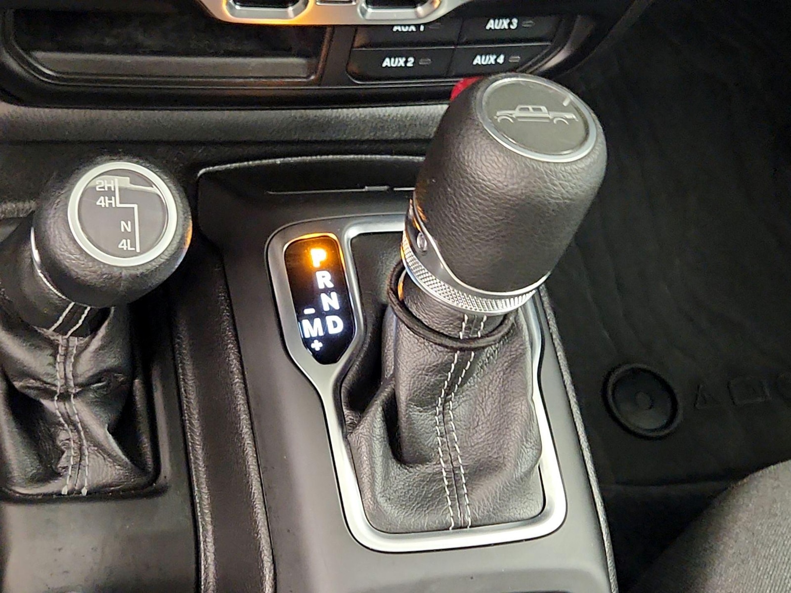 2025 Jeep Gladiator Nighthawk - Photo 18