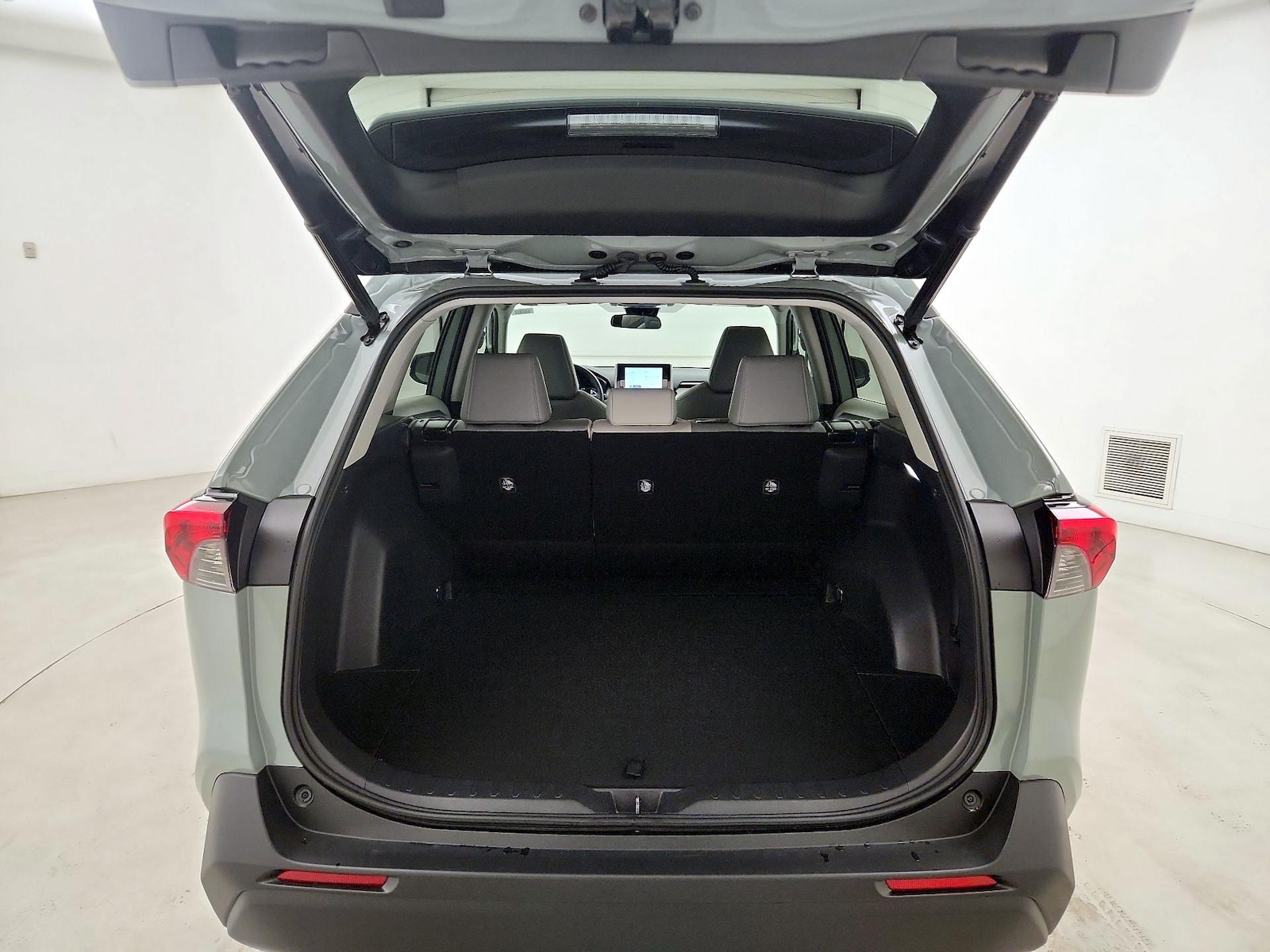 2023 Toyota RAV4 XLE Premium - Photo 22