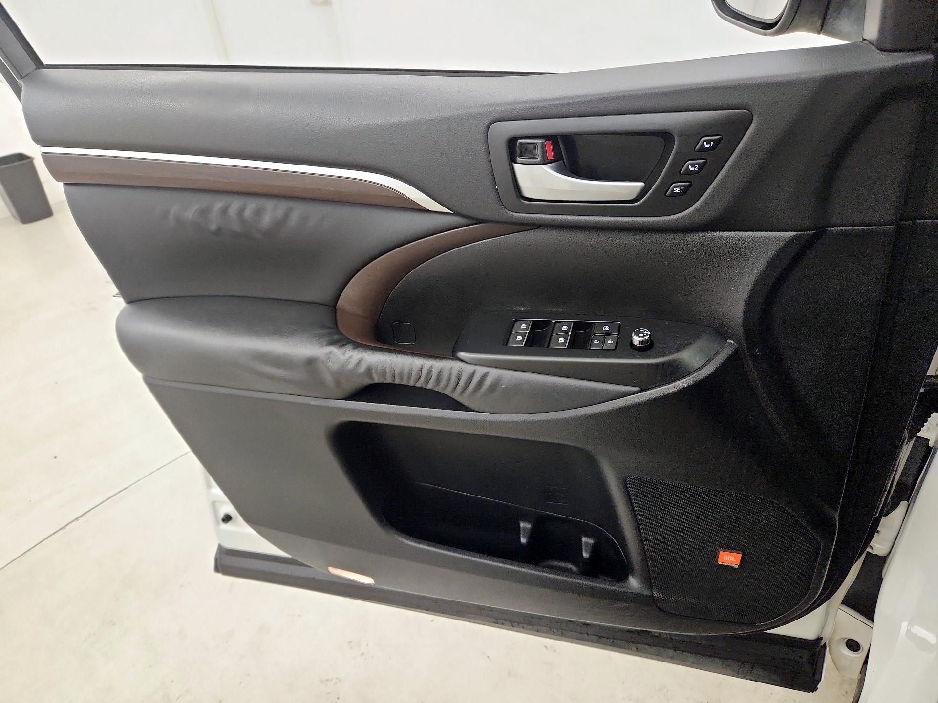 Thumbnail: 2015 Toyota Highlander - 12