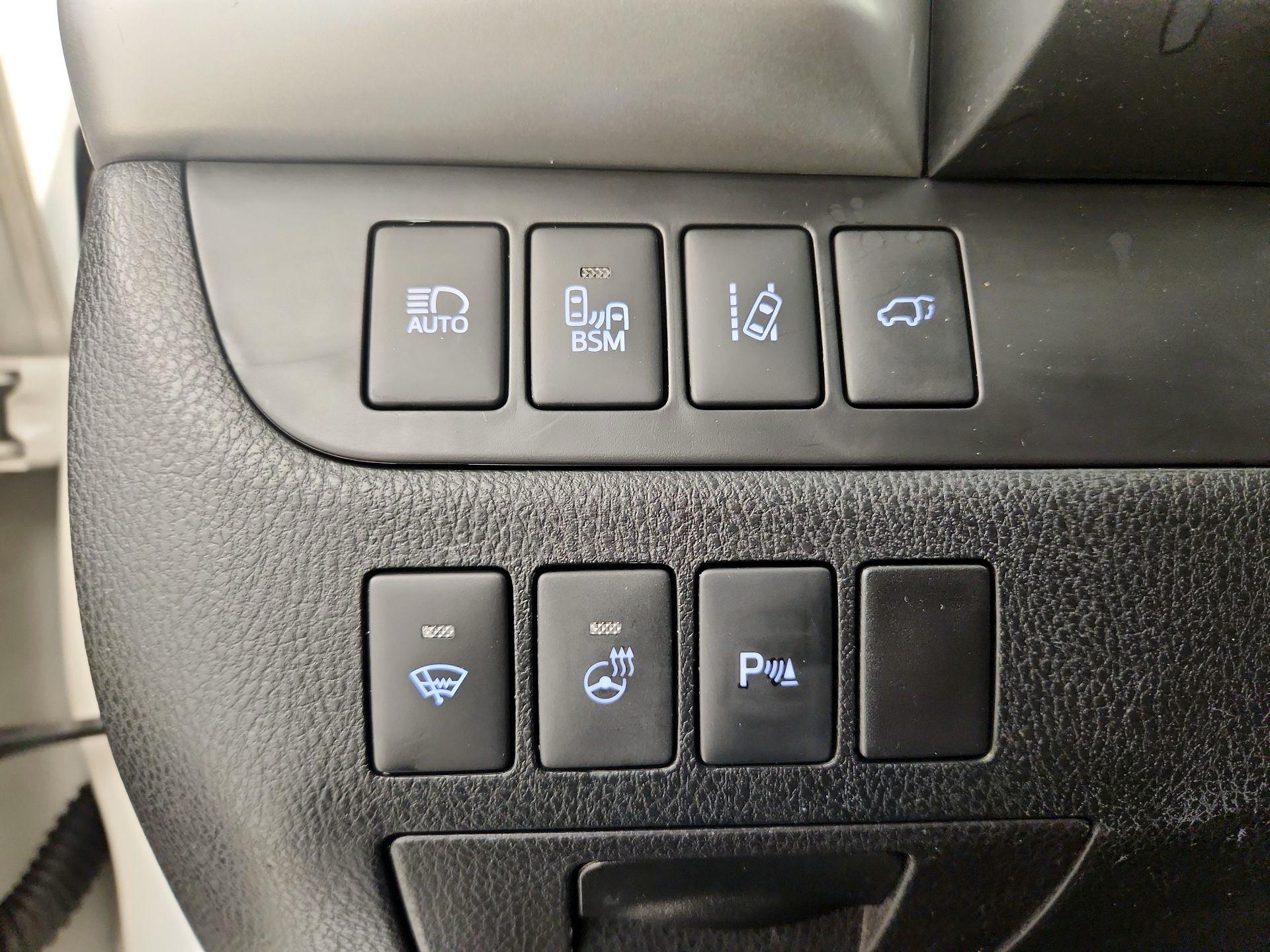 Thumbnail: 2015 Toyota Highlander - 13