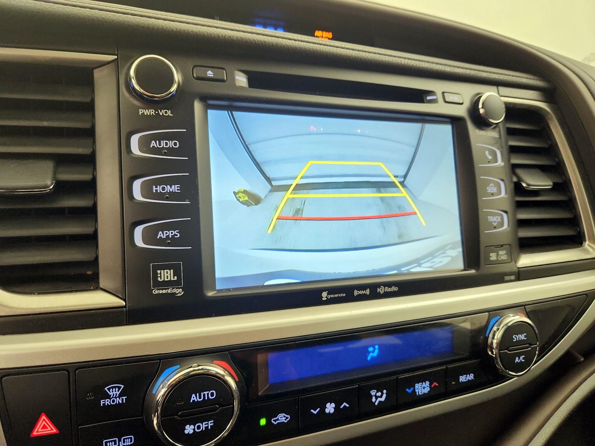 Thumbnail: 2015 Toyota Highlander - 14