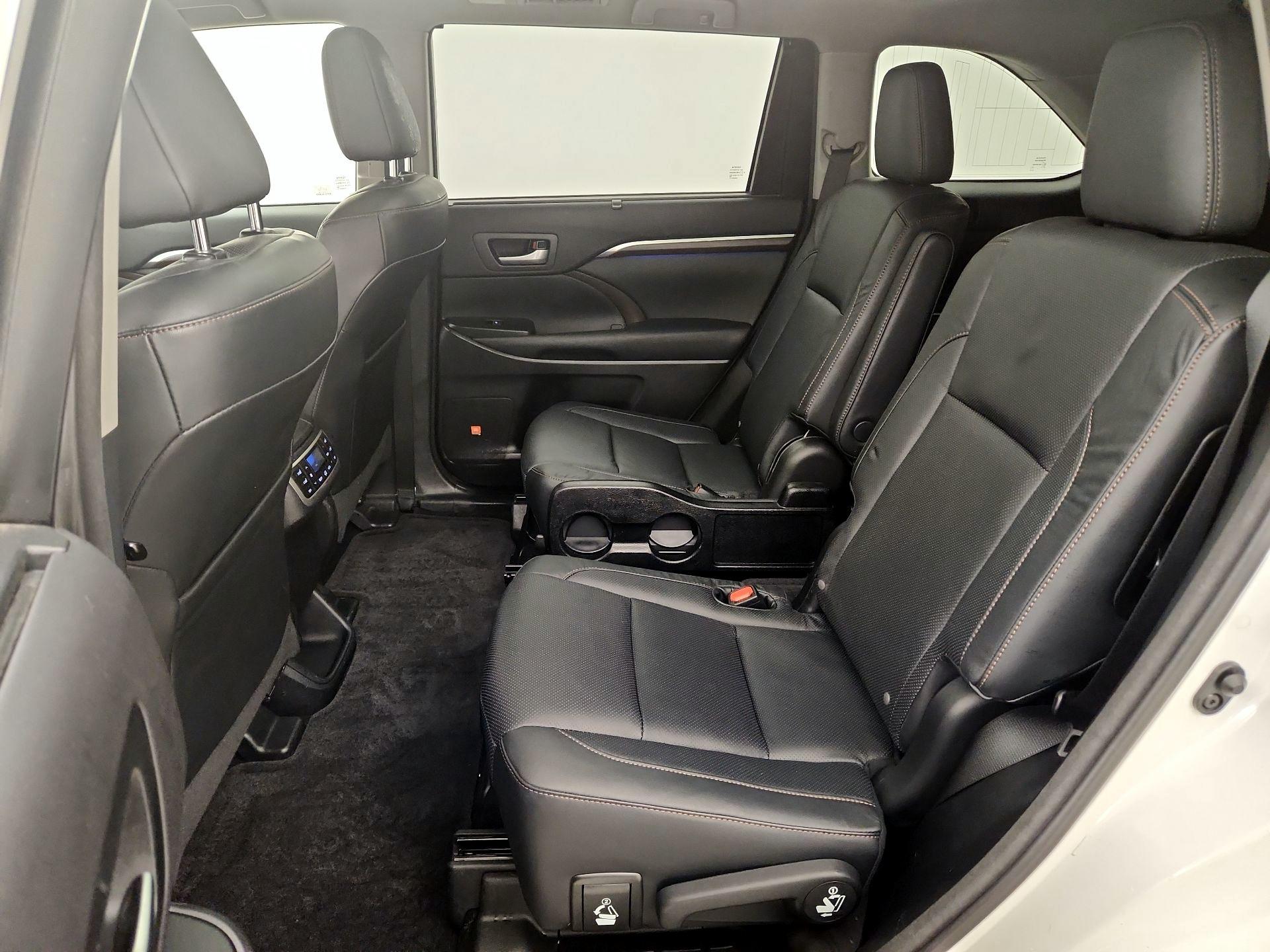 Thumbnail: 2015 Toyota Highlander - 20
