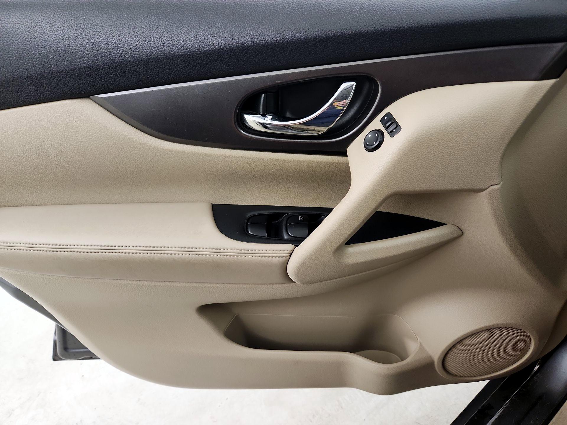 Thumbnail: 2015 Nissan Rogue - 12