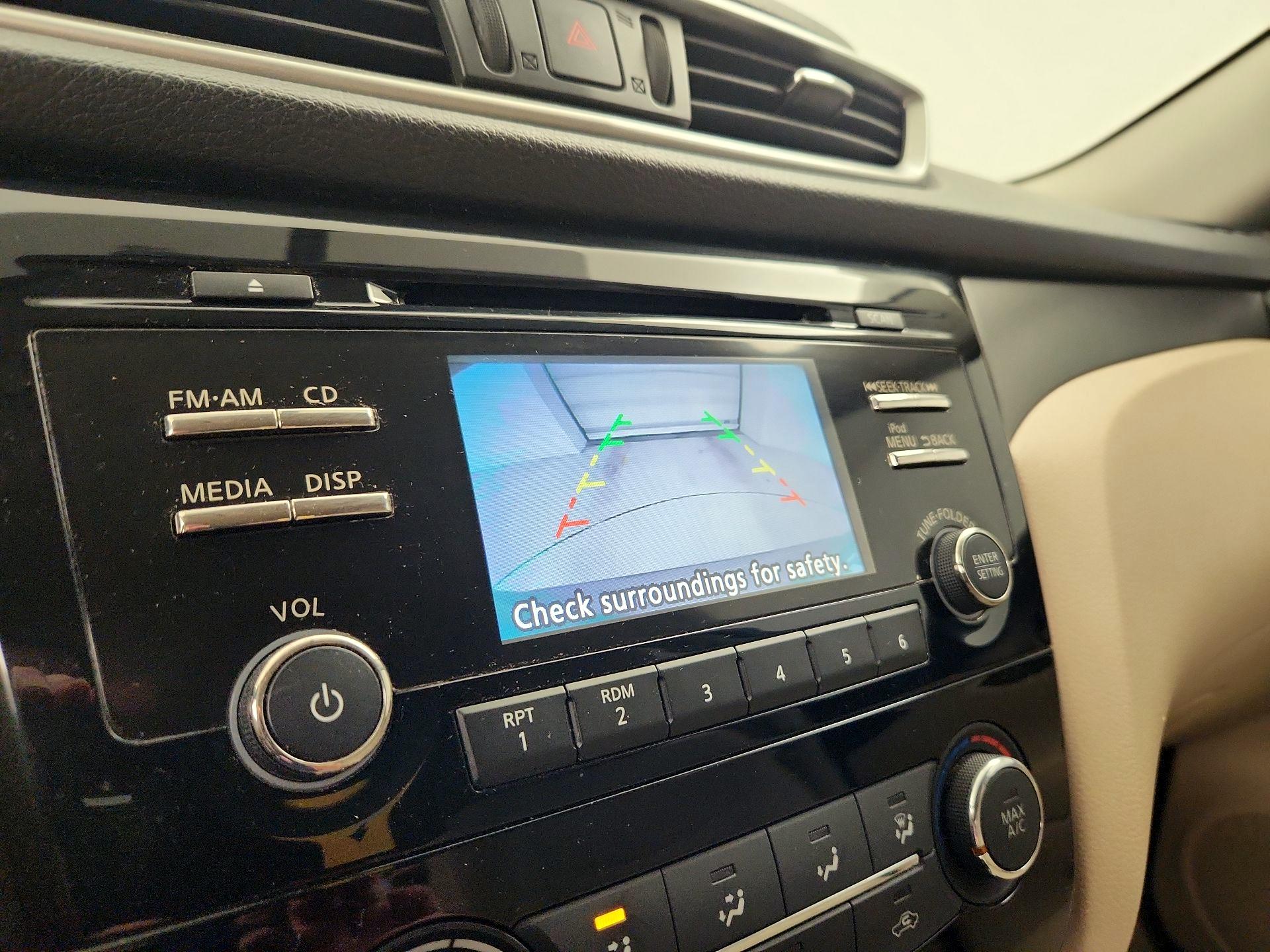 Thumbnail: 2015 Nissan Rogue - 14