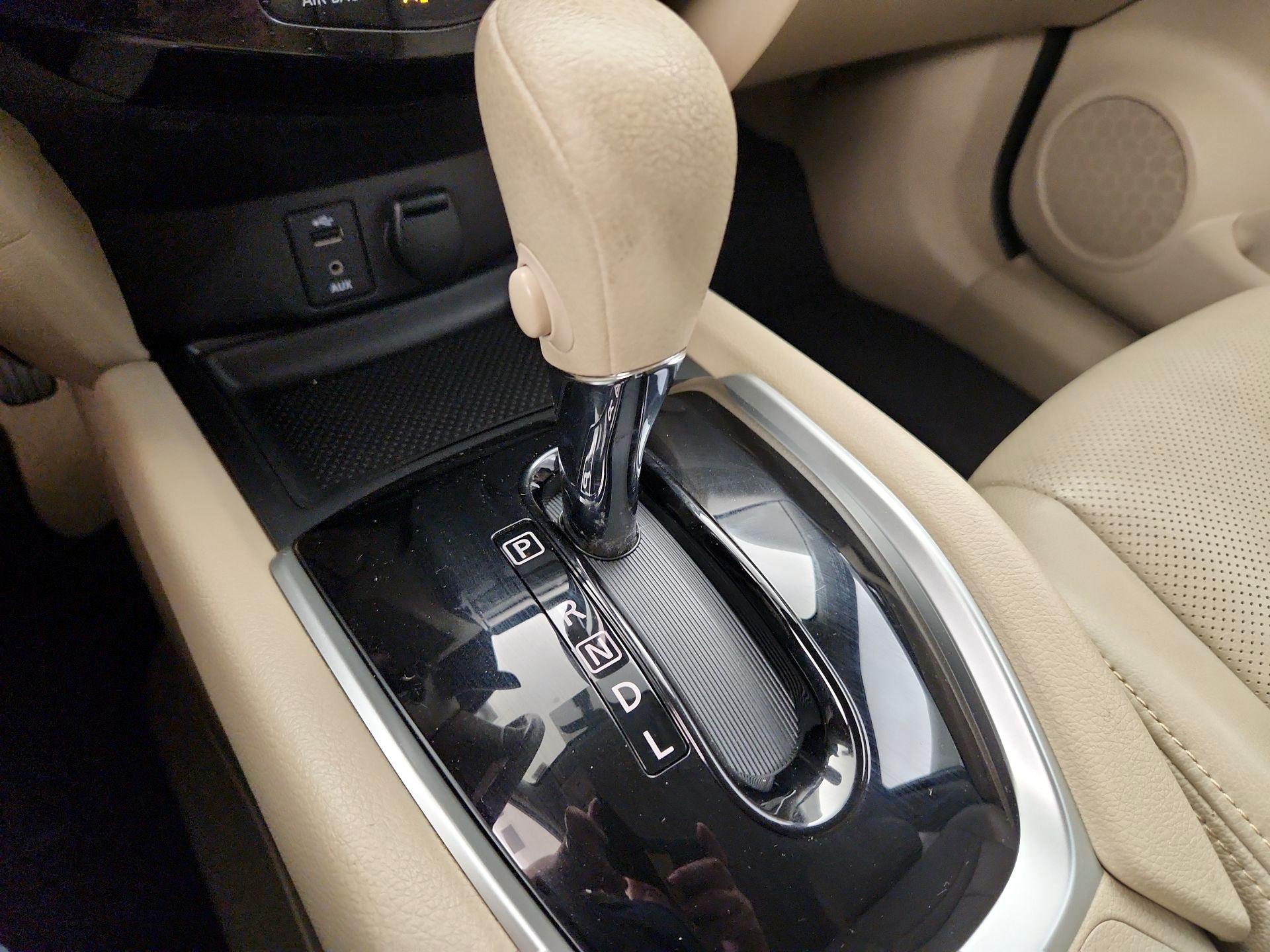 Thumbnail: 2015 Nissan Rogue - 17