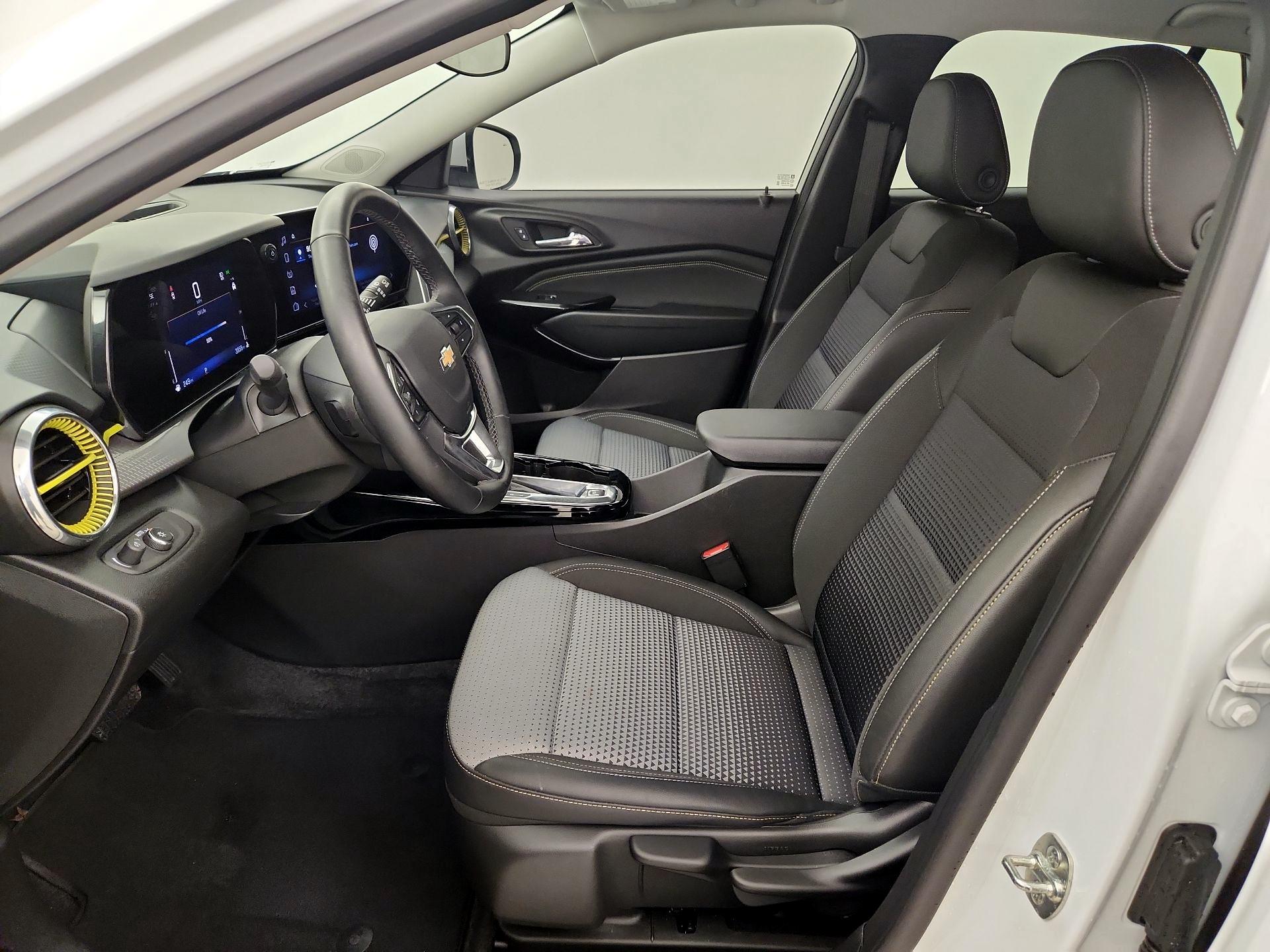 Thumbnail: 2025 Chevrolet Trax - 11