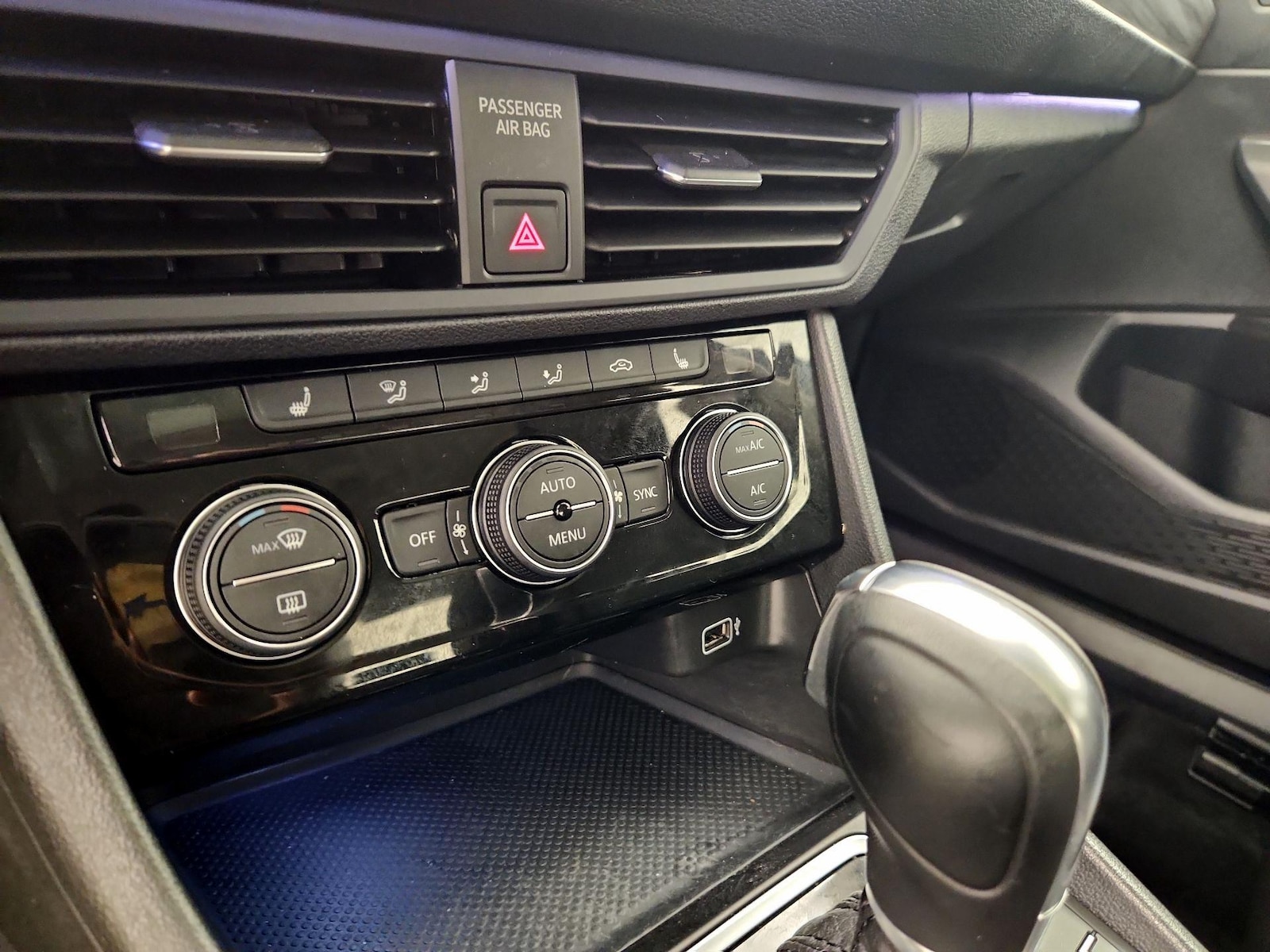 2019 Volkswagen Jetta SEL - Photo 17