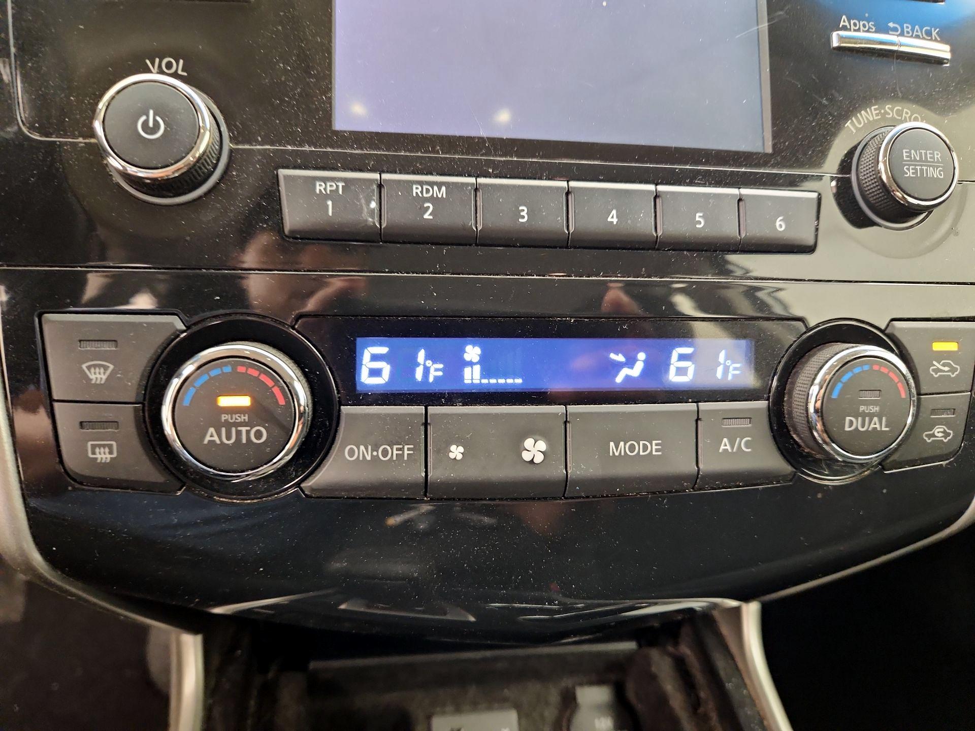 Thumbnail: 2014 Nissan Altima - 16