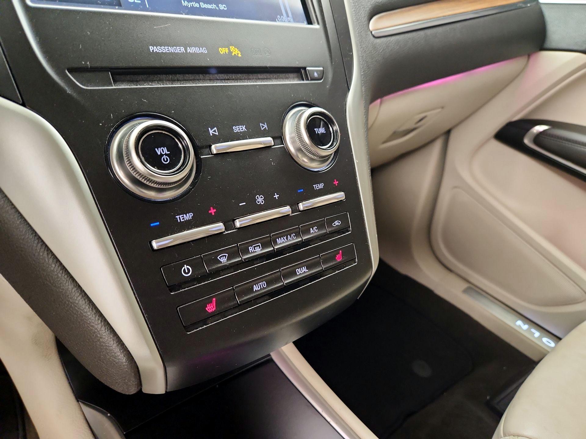 Thumbnail: 2019 Lincoln MKC - 17