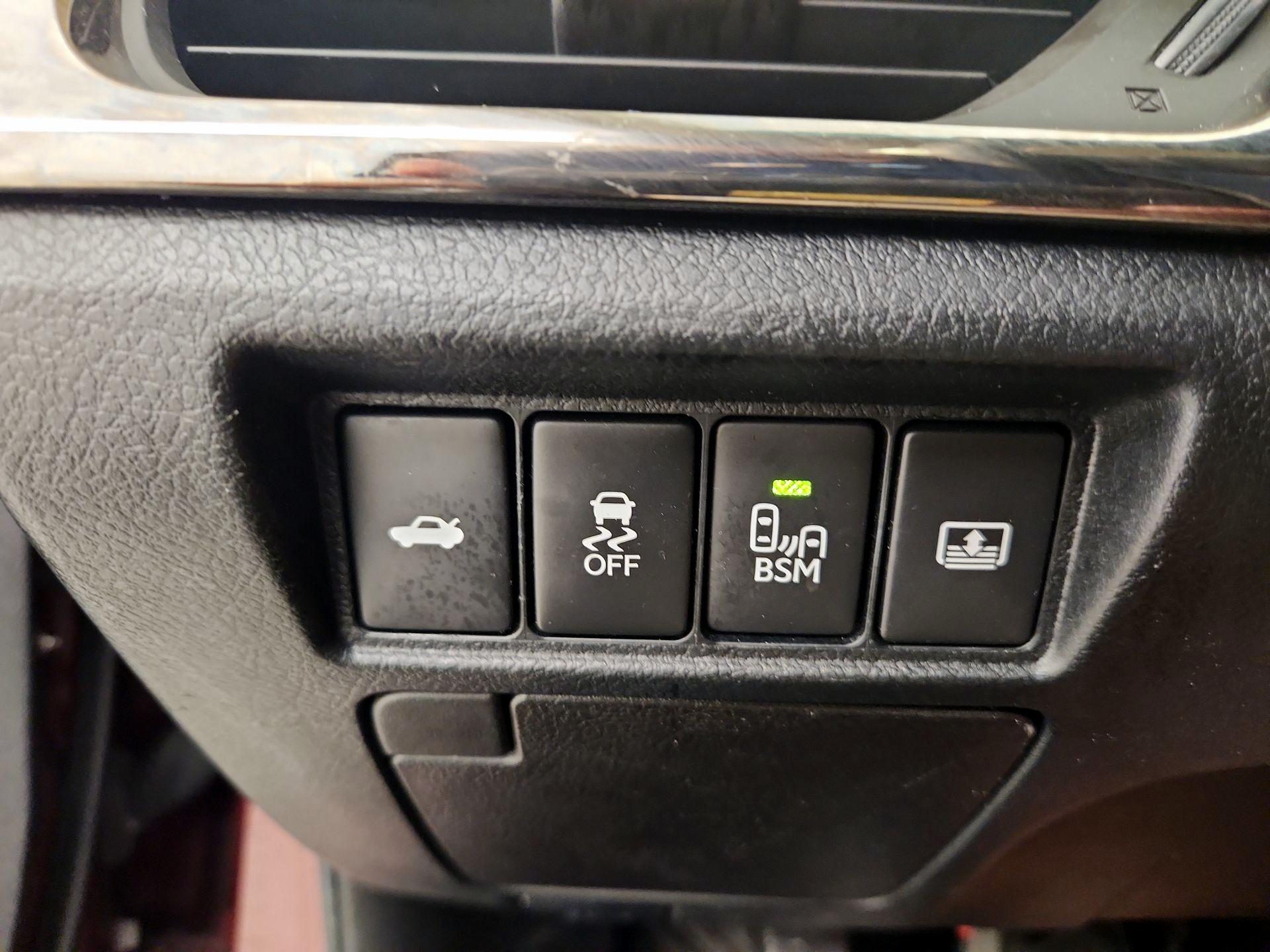 Thumbnail: 2015 Toyota Avalon - 13