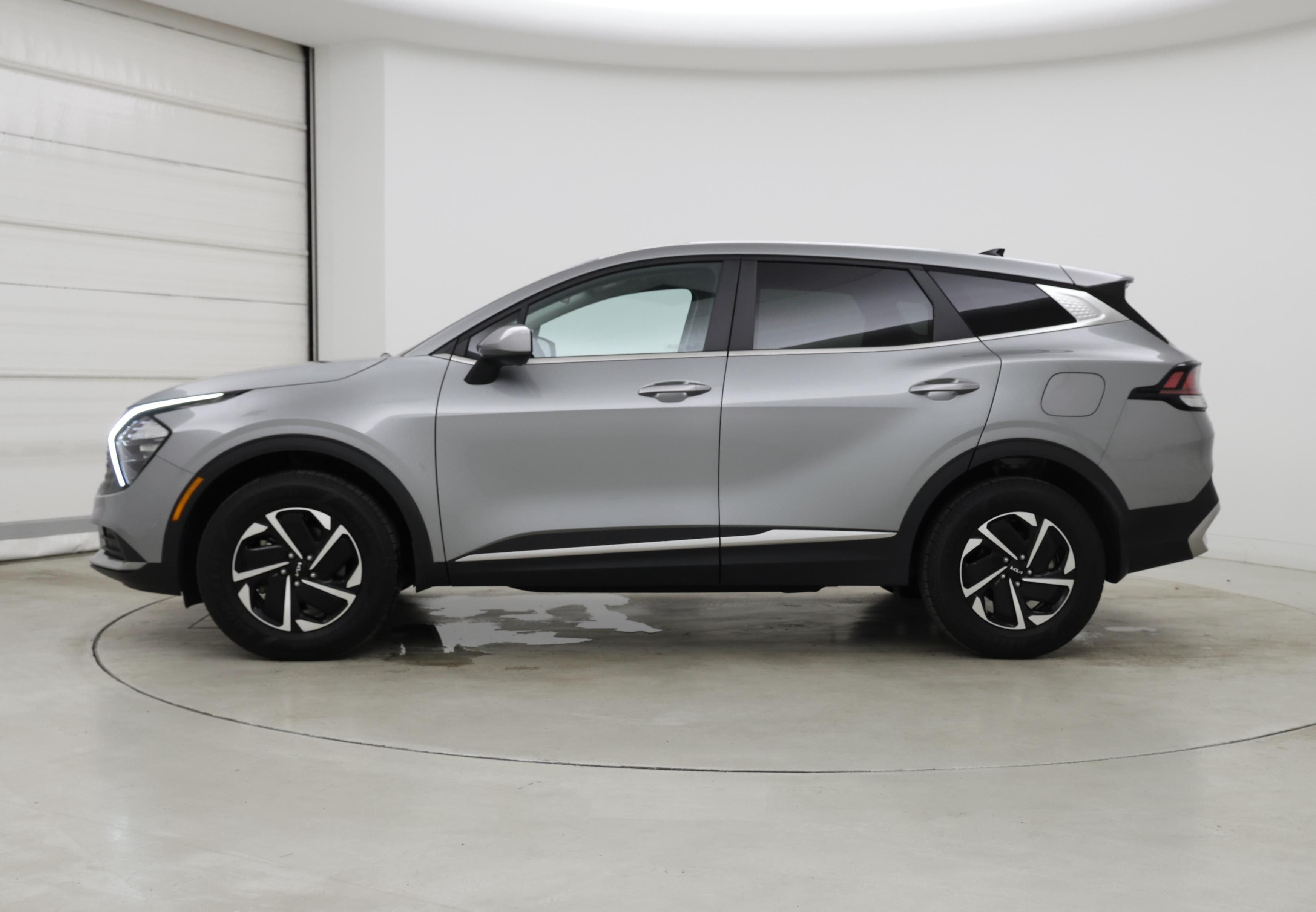 Thumbnail: 2023 Kia Sportage - 3