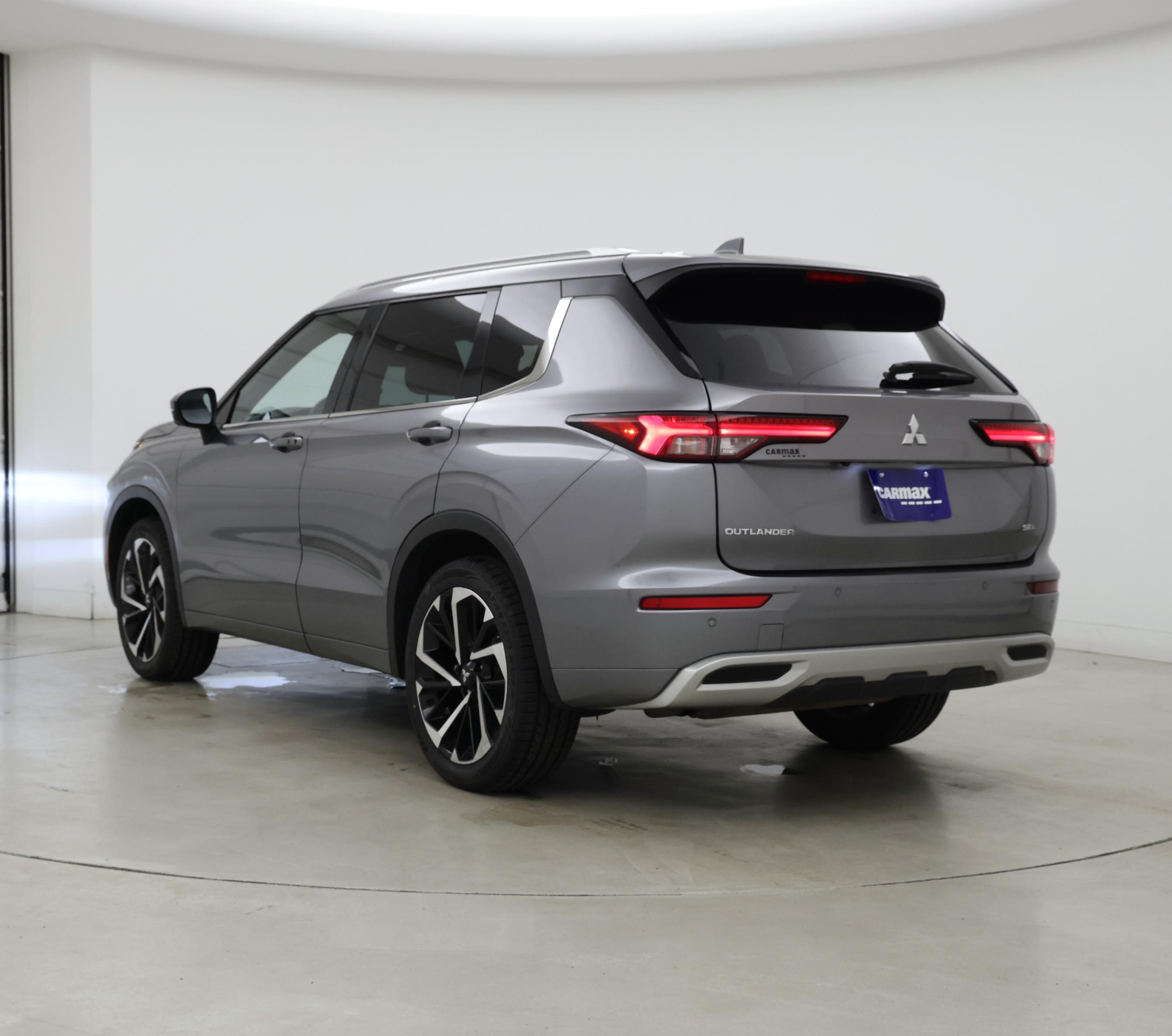 Thumbnail: 2022 Mitsubishi Outlander - 2