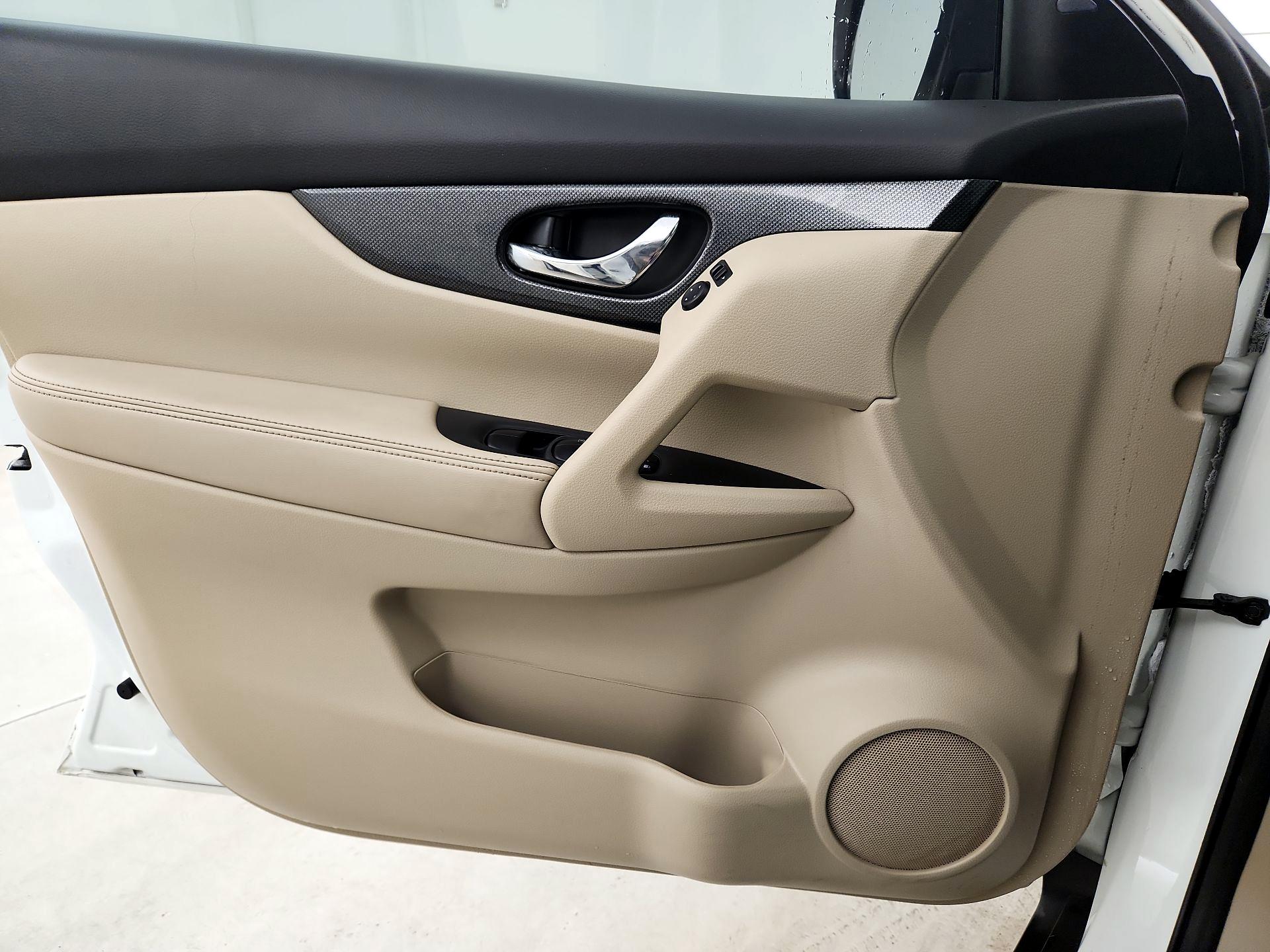 Thumbnail: 2016 Nissan Rogue - 12
