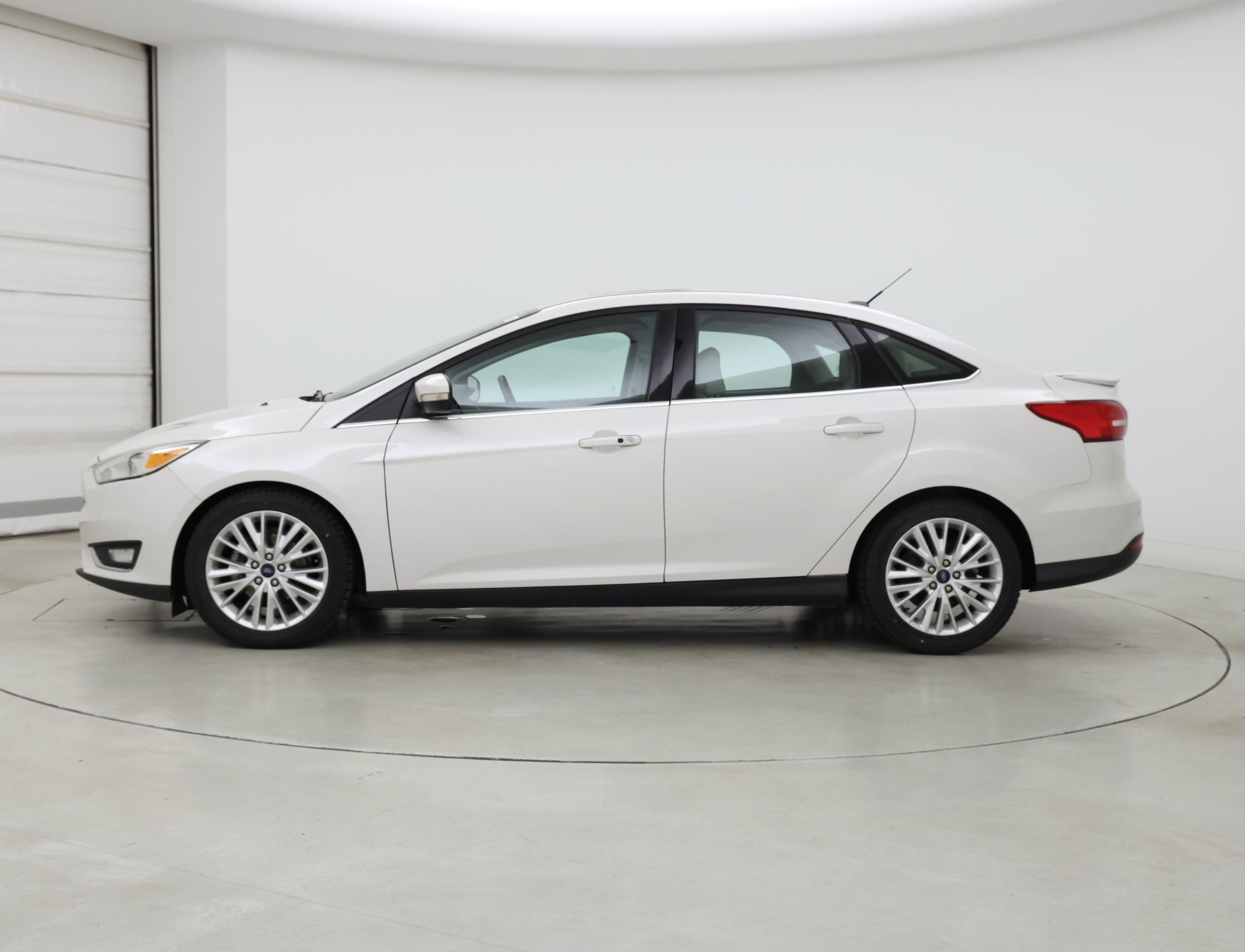Thumbnail: 2017 Ford Focus - 3