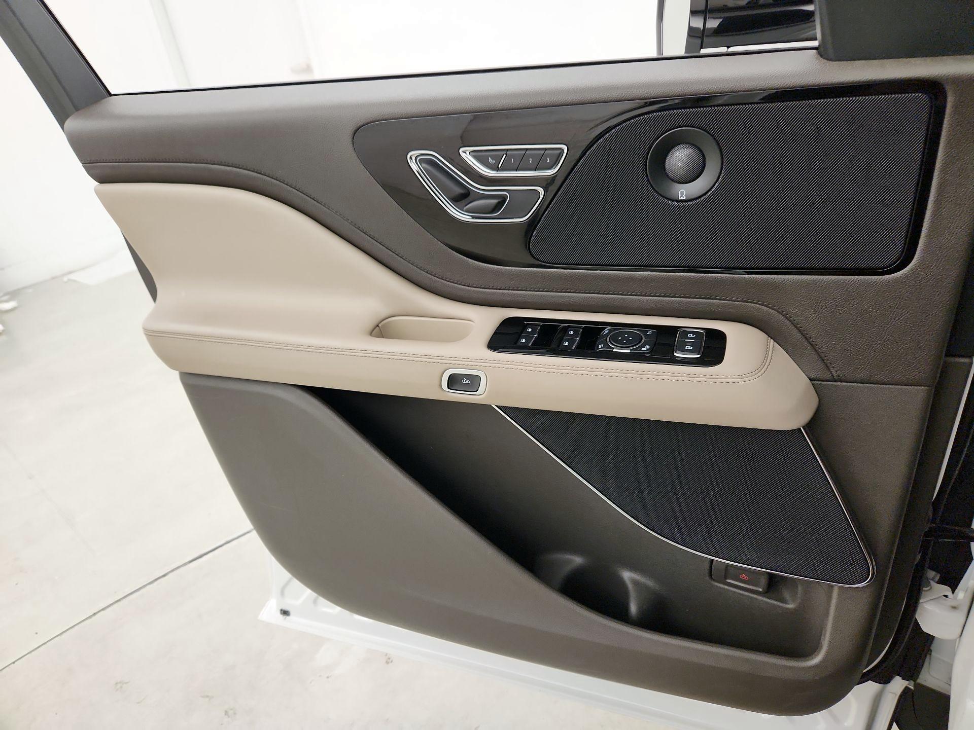Thumbnail: 2024 Lincoln Aviator - 12