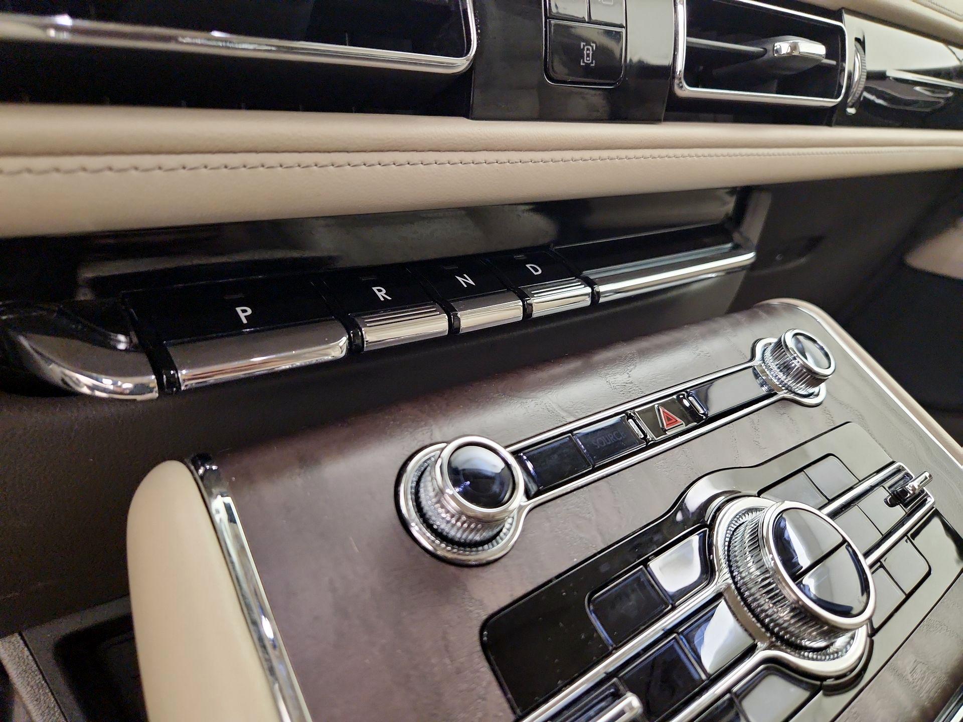 Thumbnail: 2024 Lincoln Aviator - 18