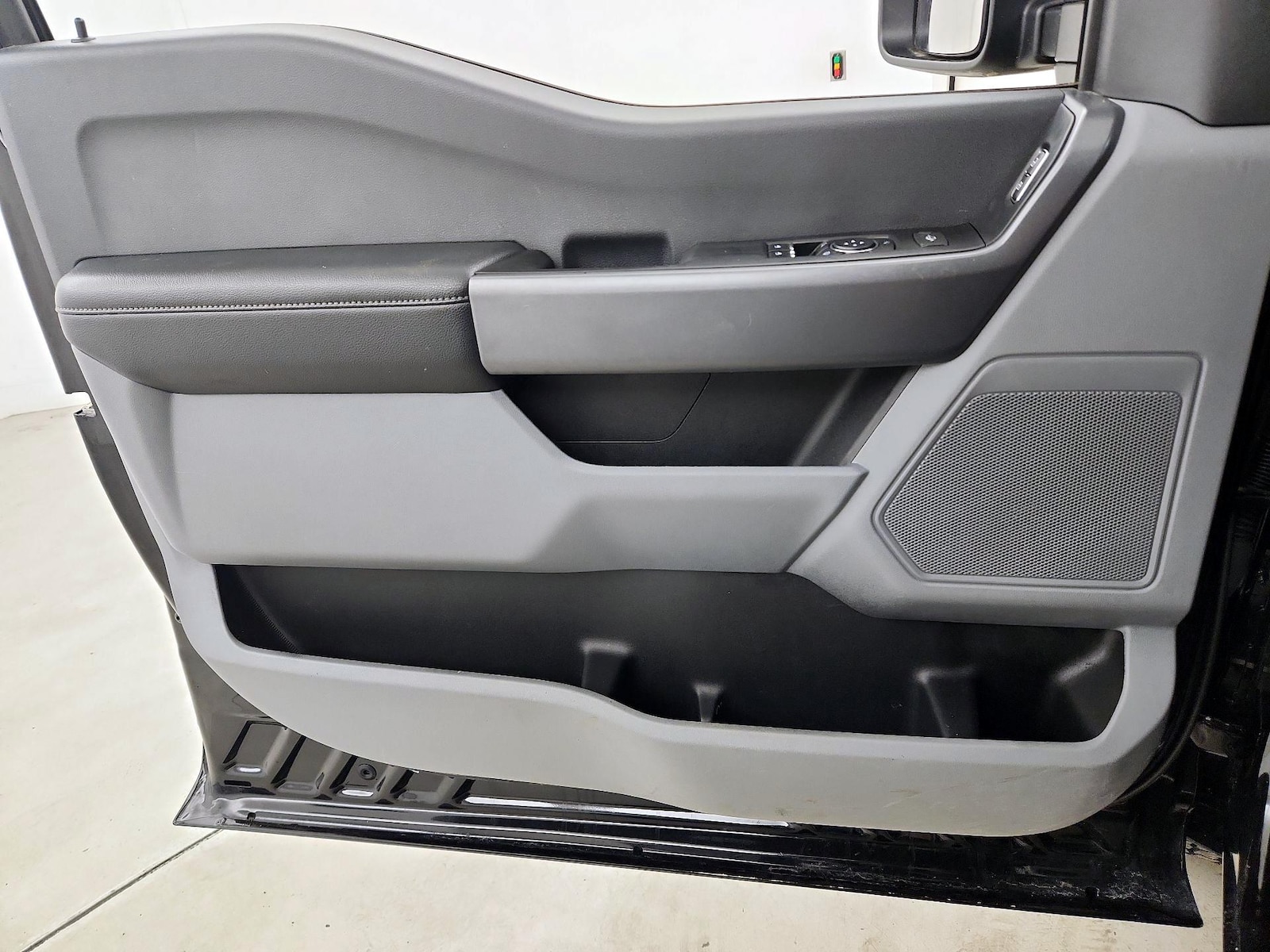 2023 Ford F-350 Super Duty XLT - Photo 13