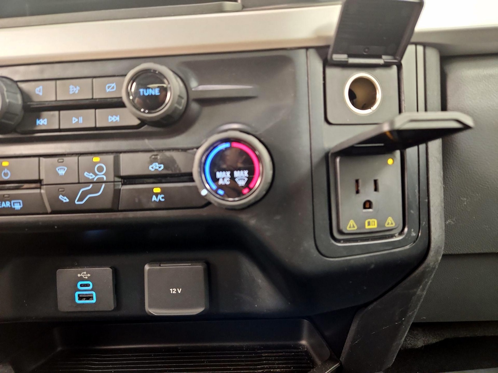 2023 Ford F-350 Super Duty XLT - Photo 19