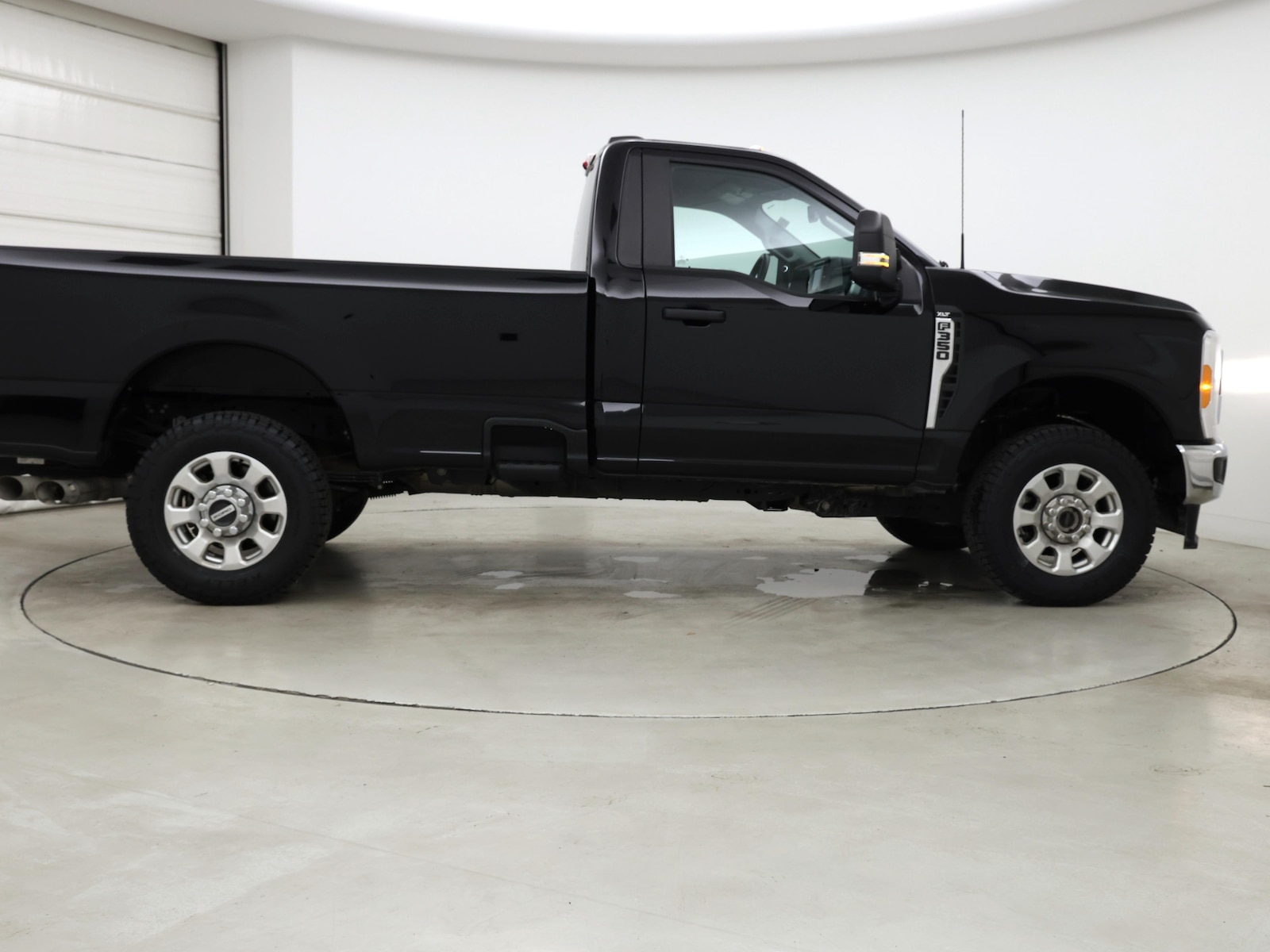 2023 Ford F-350 Super Duty XLT - Photo 8