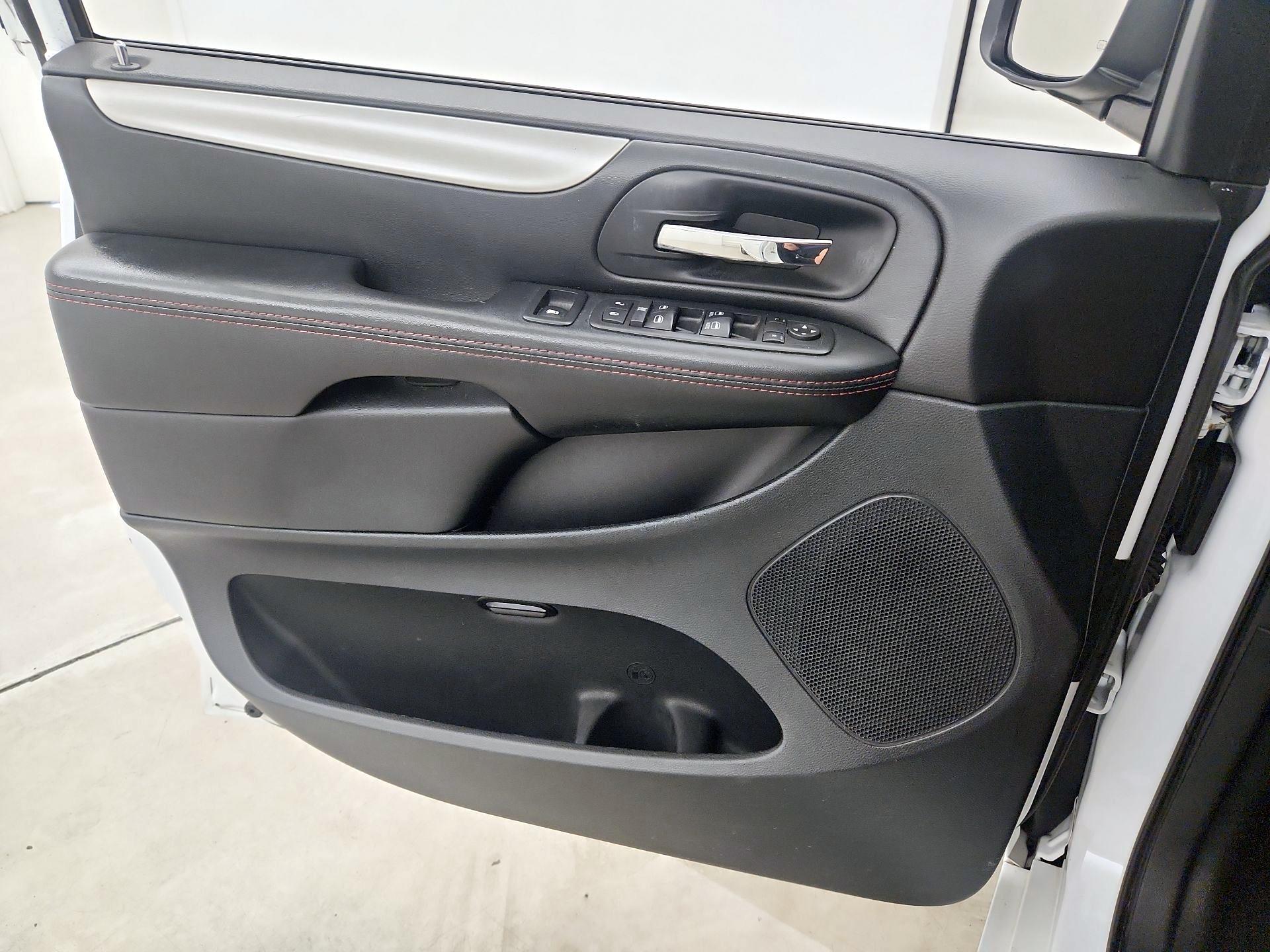 Thumbnail: 2019 Dodge Grand Caravan - 12