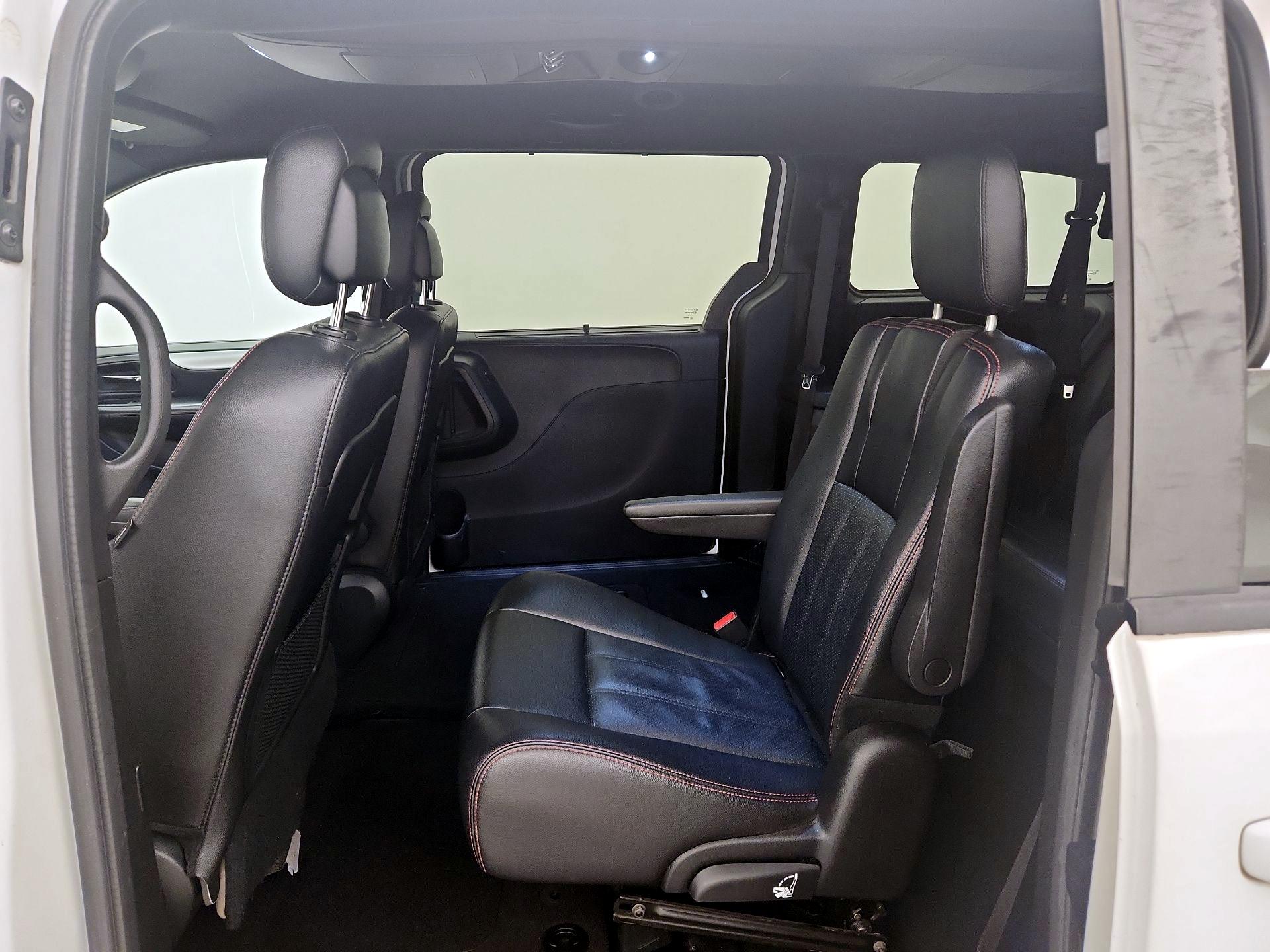 Thumbnail: 2019 Dodge Grand Caravan - 19