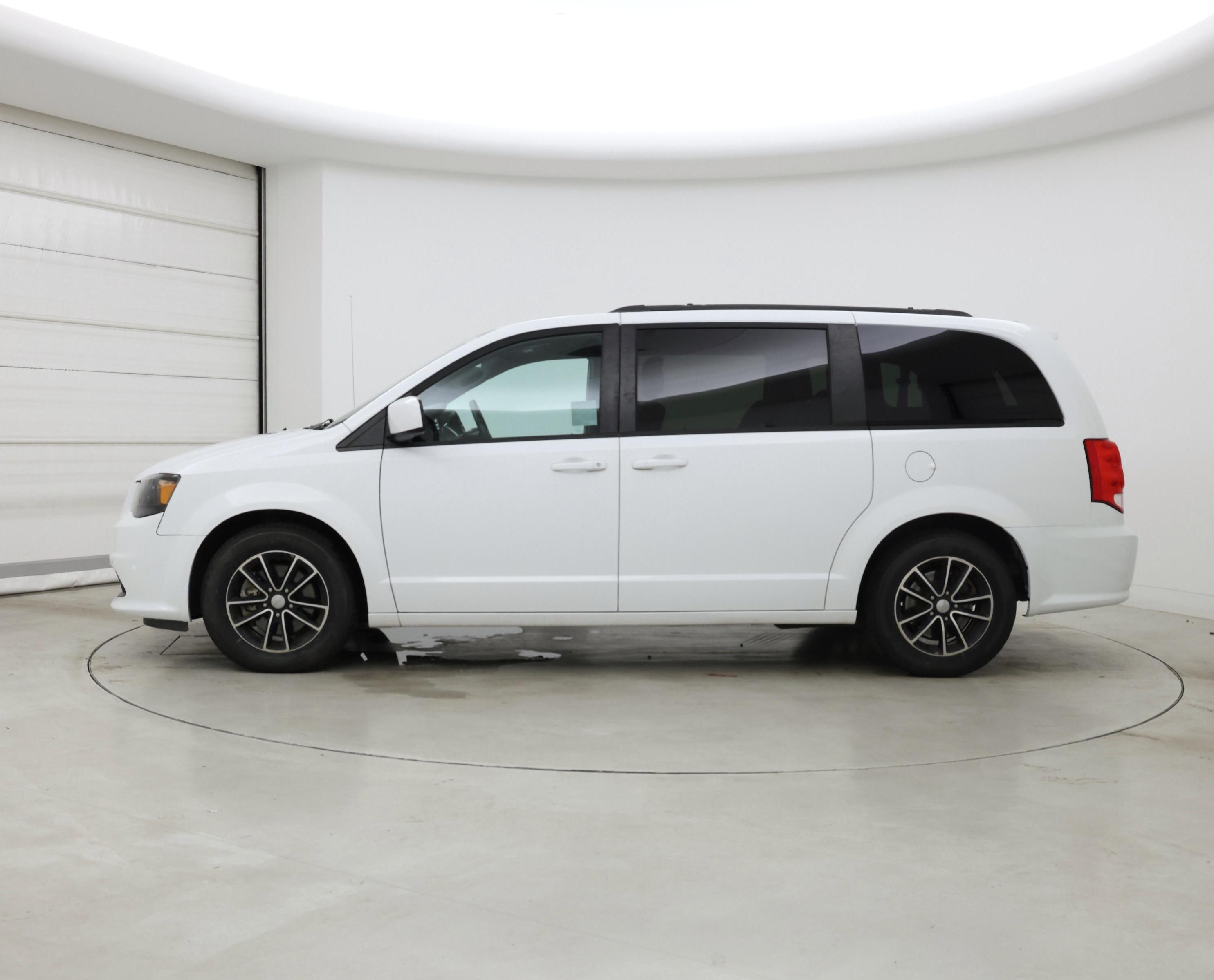 Thumbnail: 2019 Dodge Grand Caravan - 3