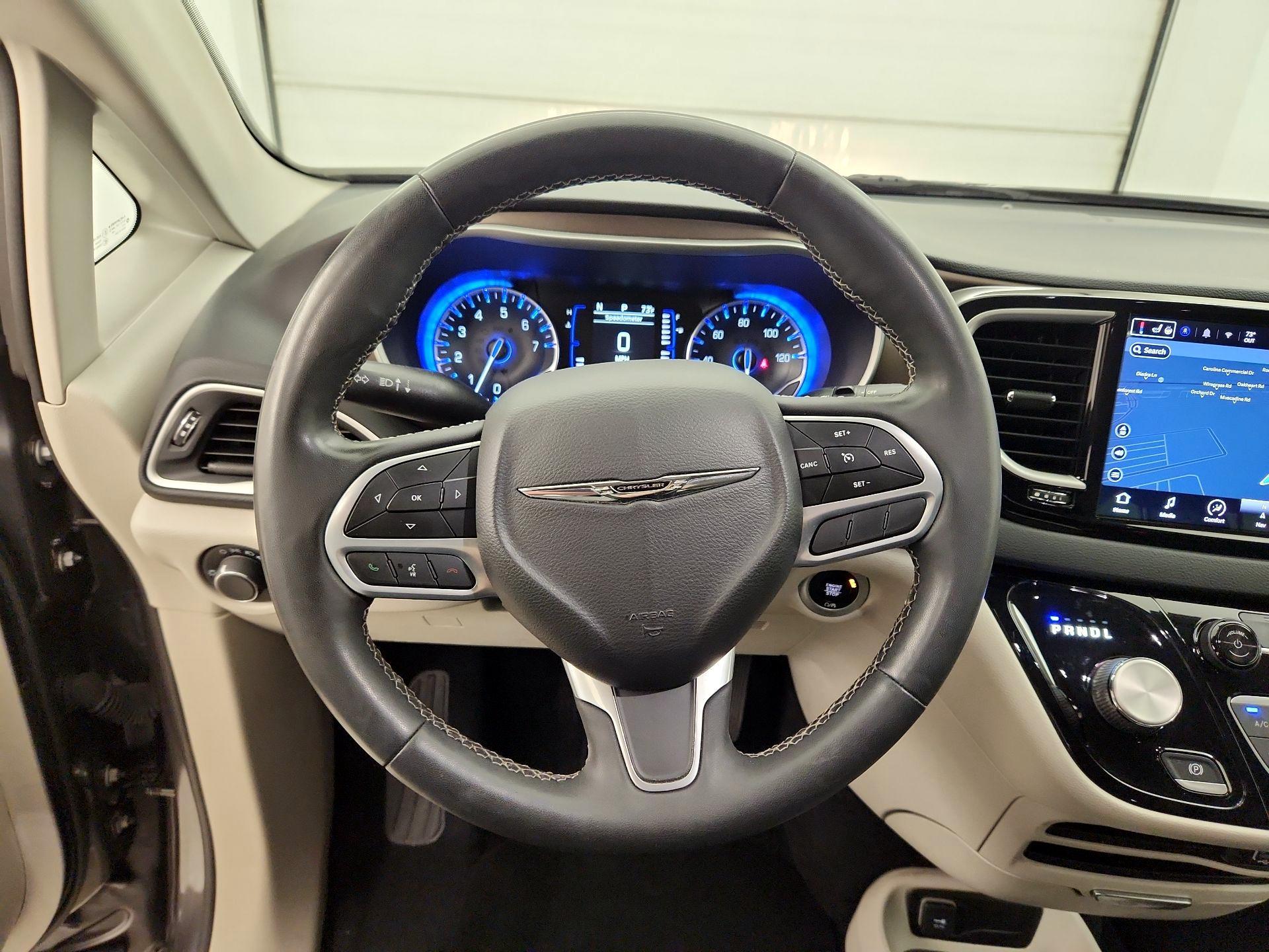 Thumbnail: 2022 Chrysler Voyager - 10