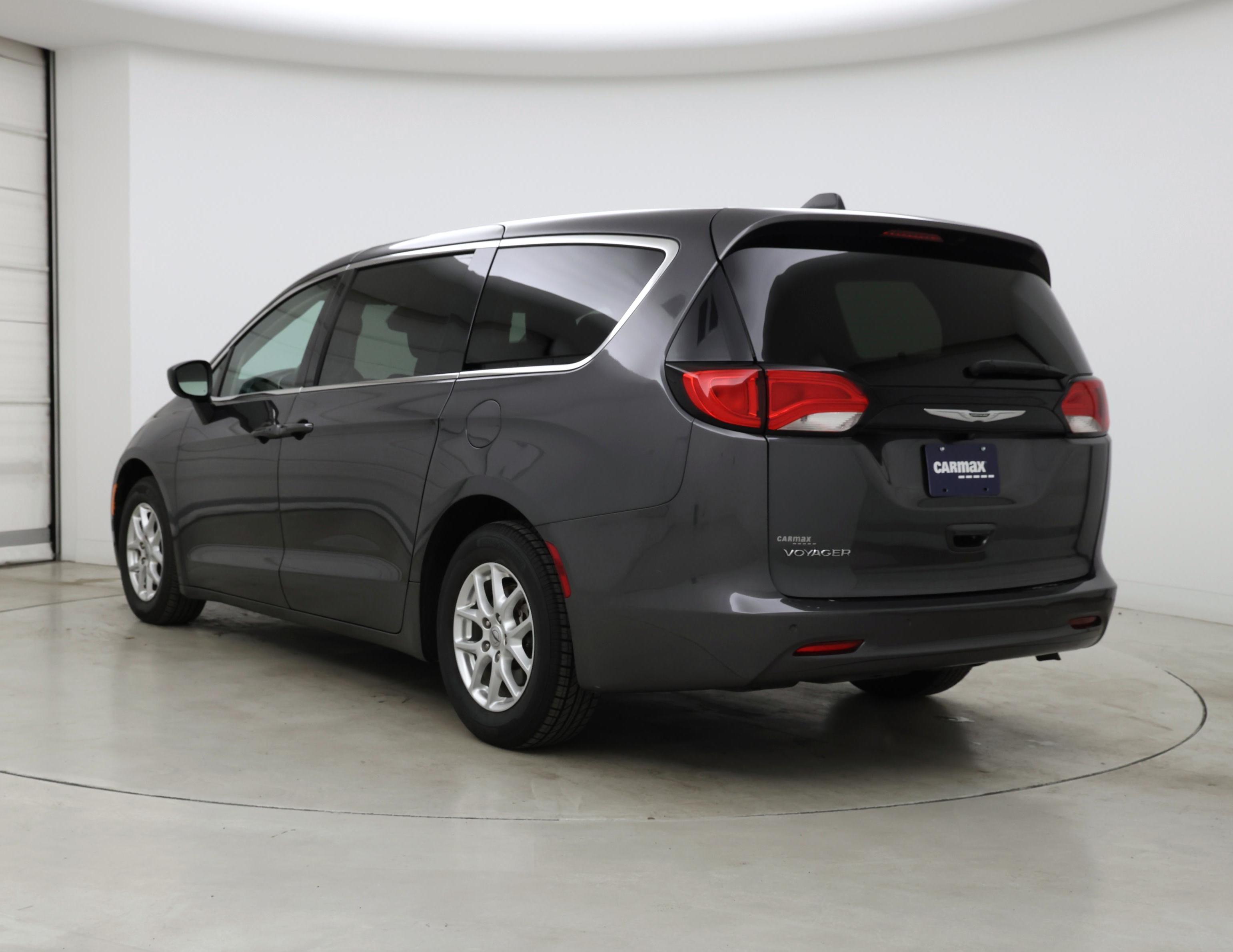 Thumbnail: 2022 Chrysler Voyager - 2