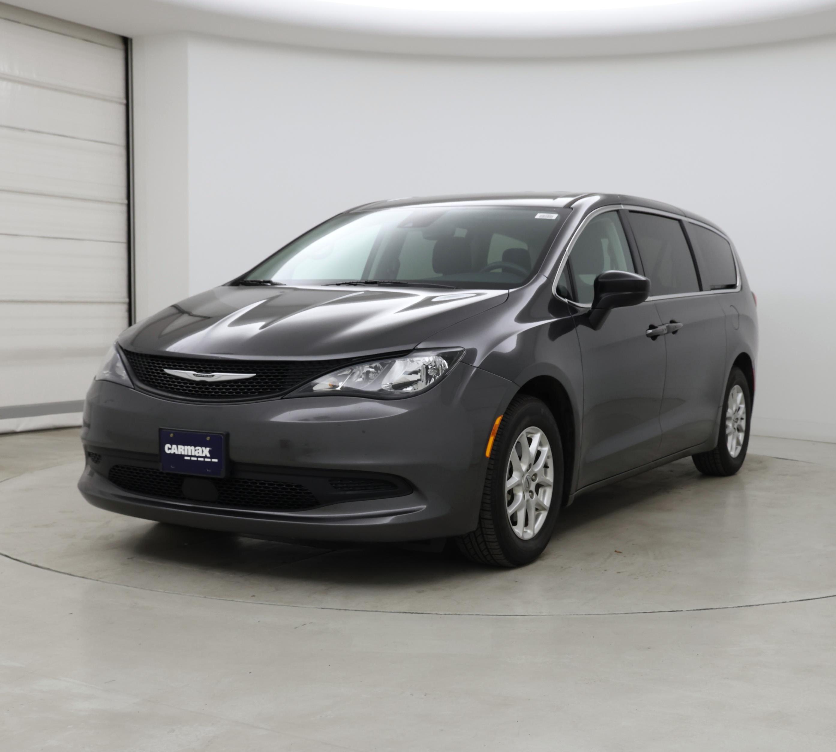 Thumbnail: 2022 Chrysler Voyager - 4