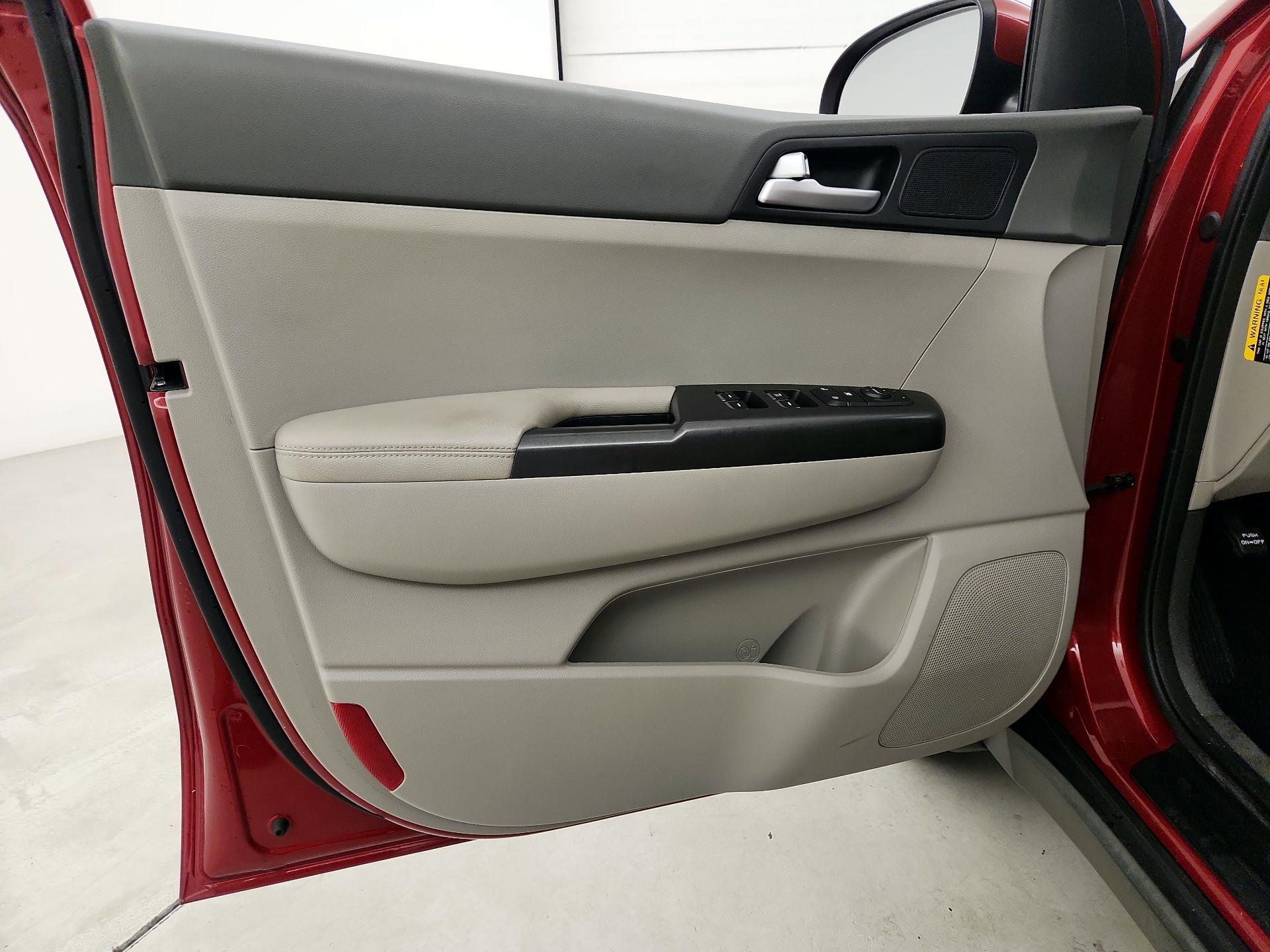 Thumbnail: 2019 Kia Sportage - 12