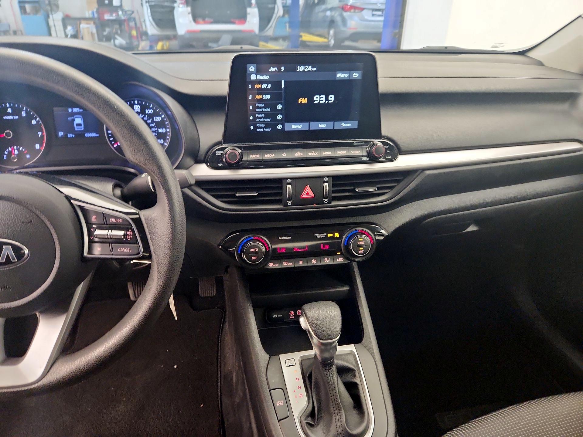 Thumbnail: 2019 Kia Forte - 9