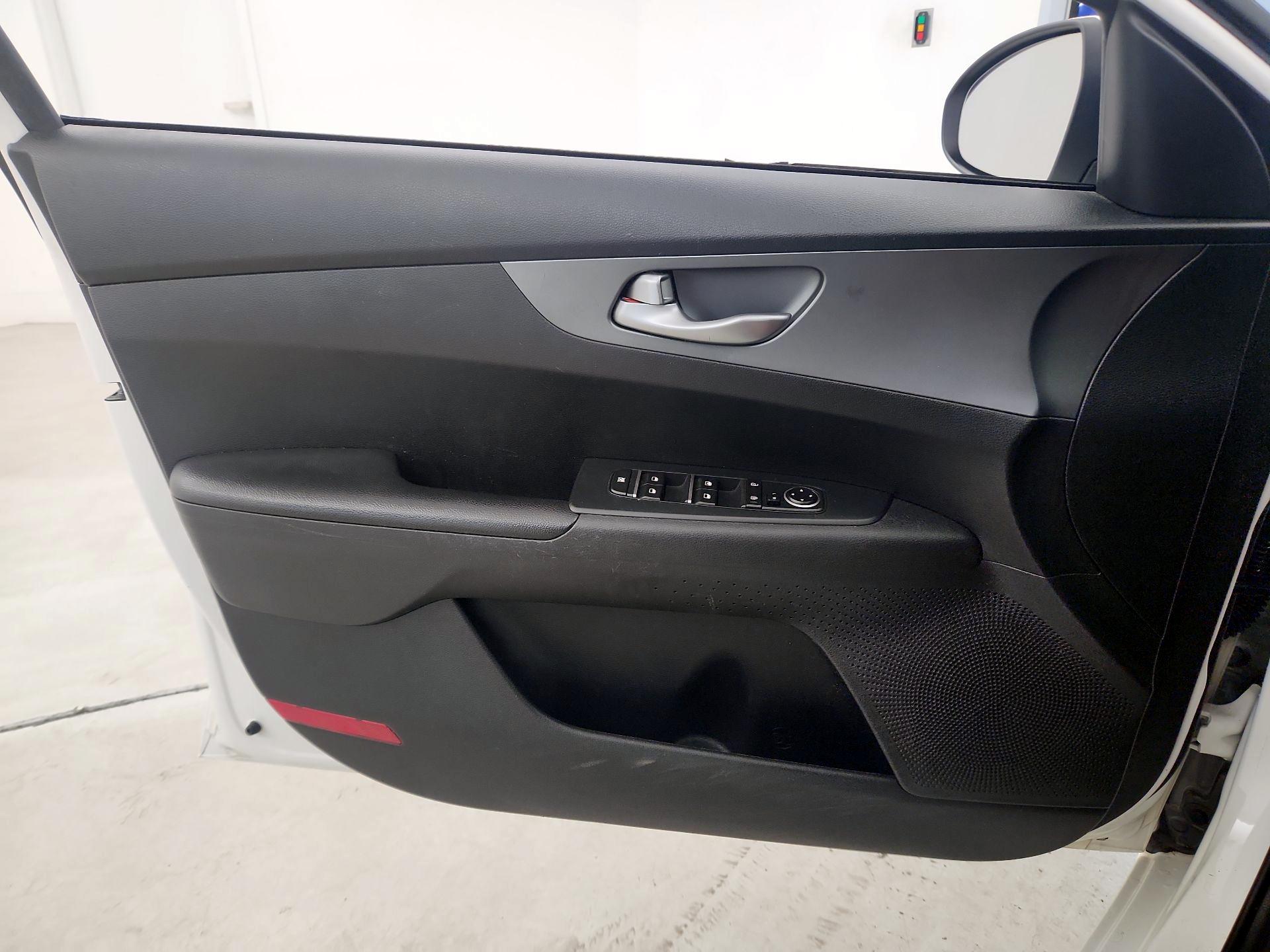 Thumbnail: 2019 Kia Forte - 12