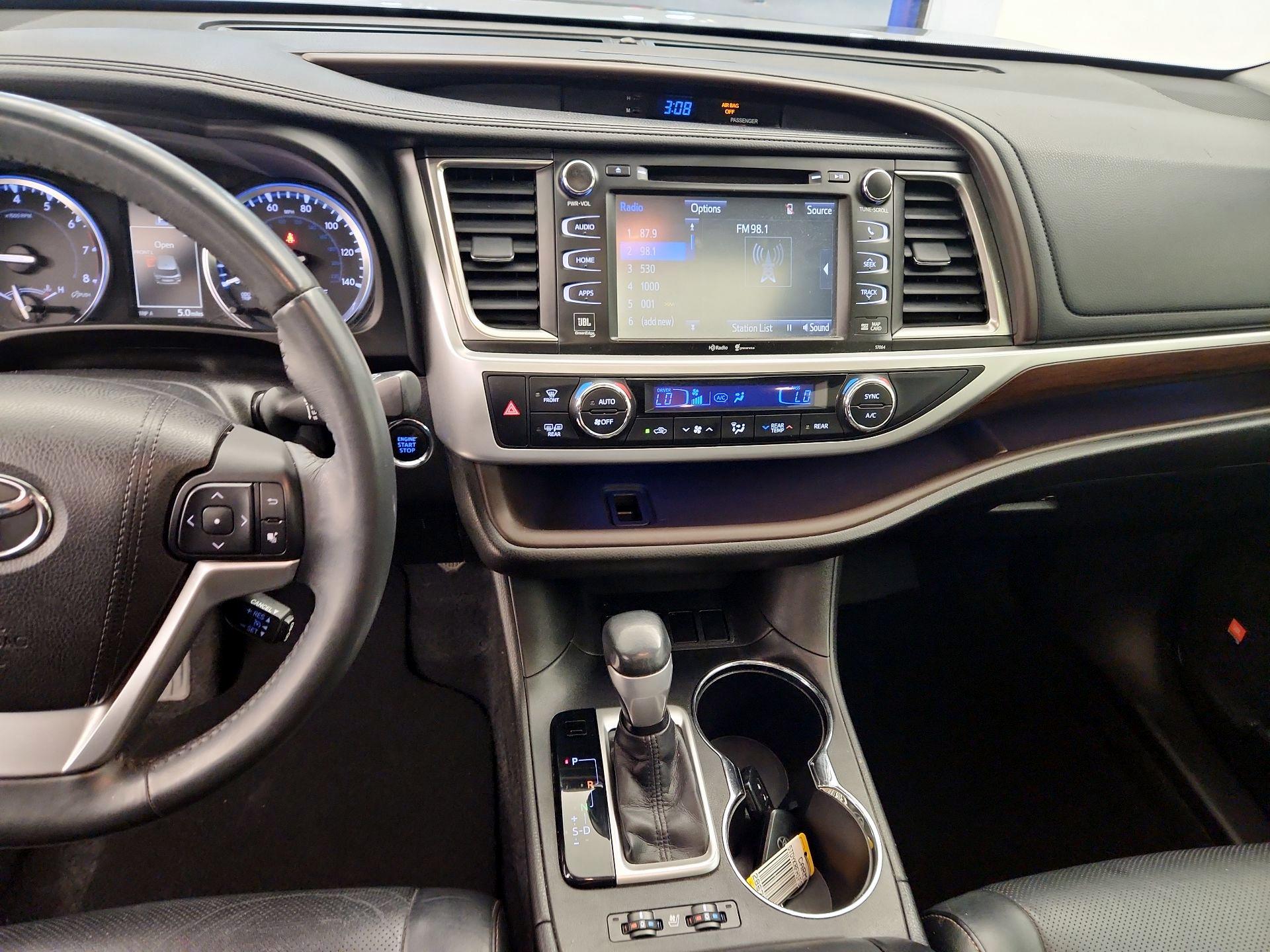 Thumbnail: 2015 Toyota Highlander - 9