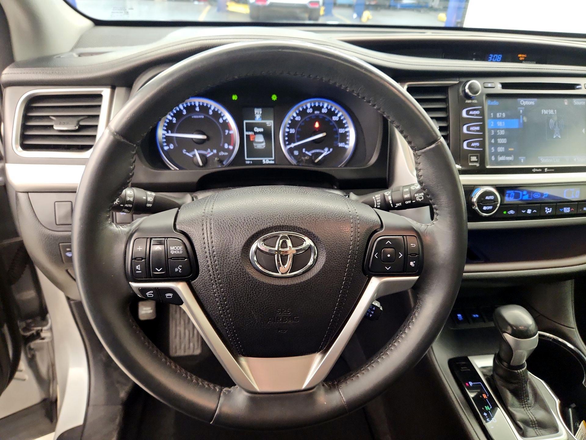 Thumbnail: 2015 Toyota Highlander - 10