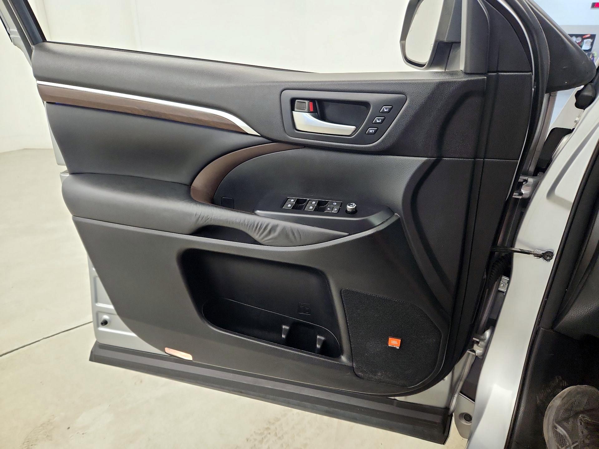 Thumbnail: 2015 Toyota Highlander - 12