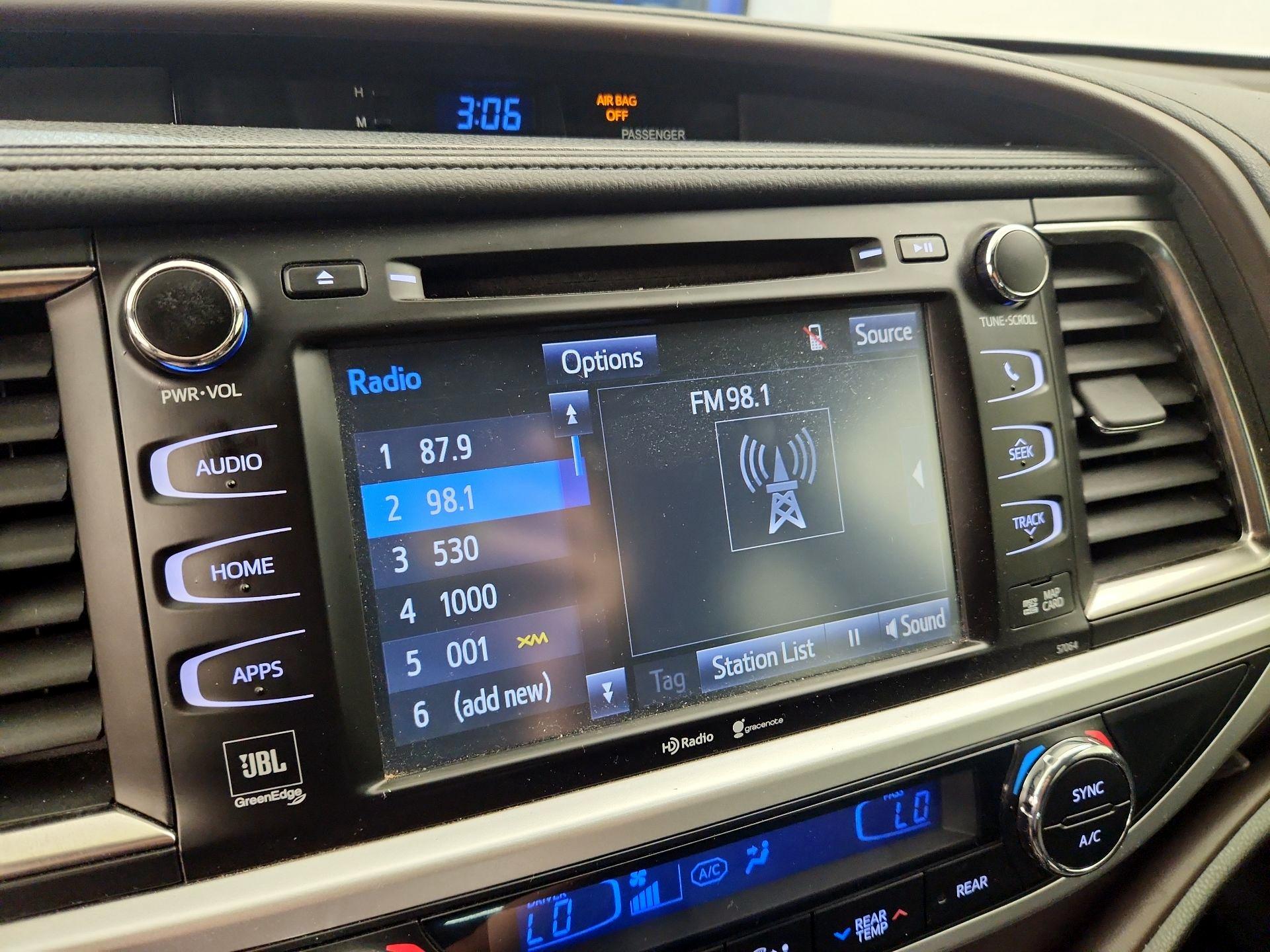 Thumbnail: 2015 Toyota Highlander - 15