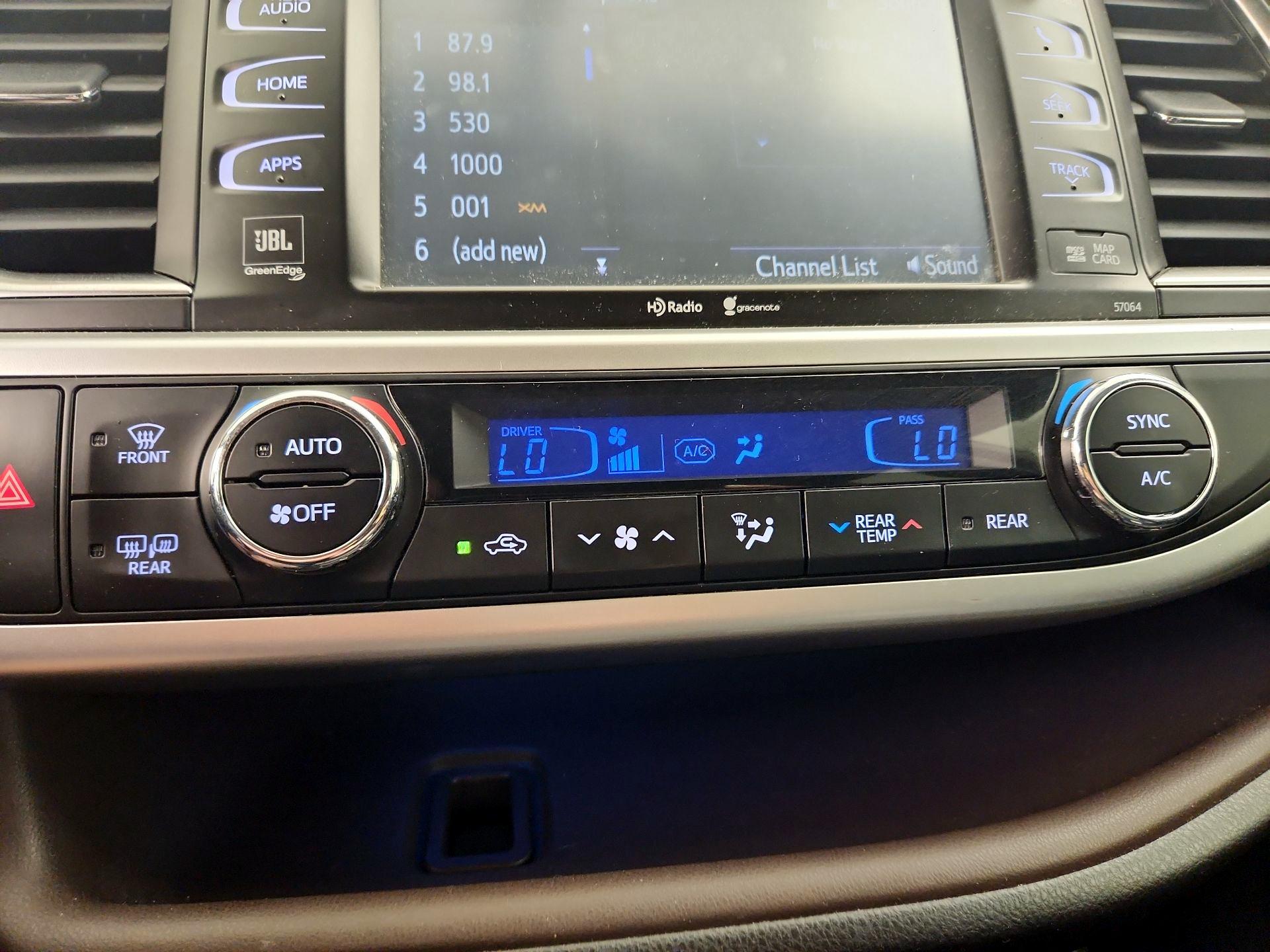 Thumbnail: 2015 Toyota Highlander - 16