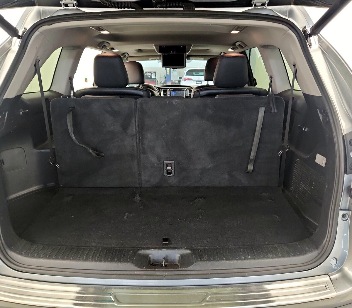 Trunk/Cargo (Seats Up)