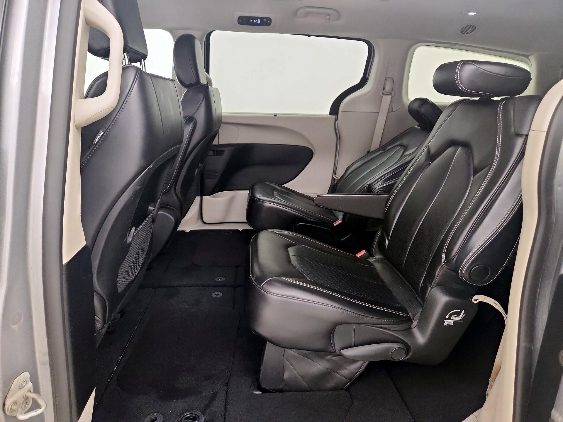 Thumbnail: 2021 Chrysler Voyager - 19