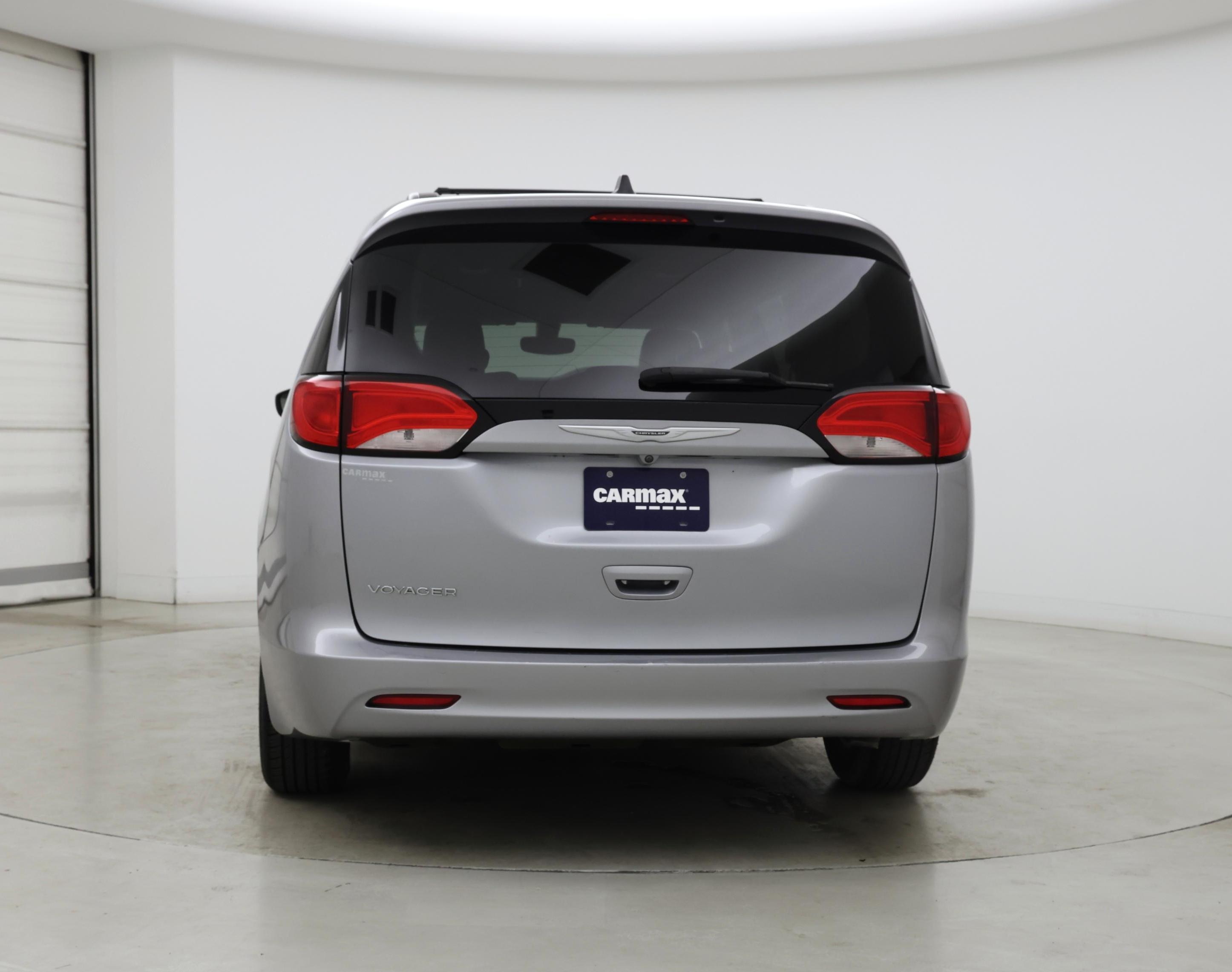 Thumbnail: 2021 Chrysler Voyager - 6