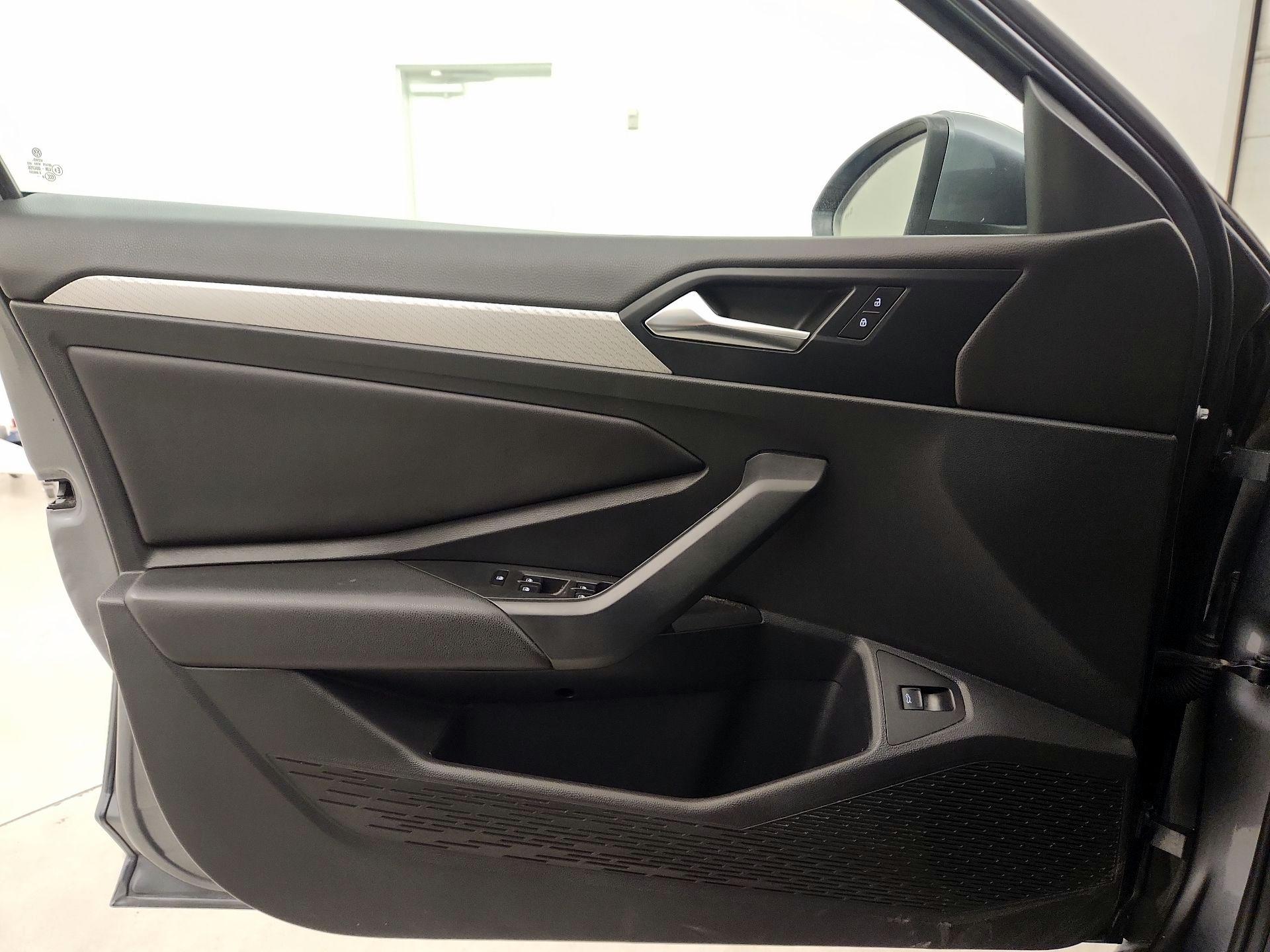 Thumbnail: 2019 Volkswagen Jetta - 12
