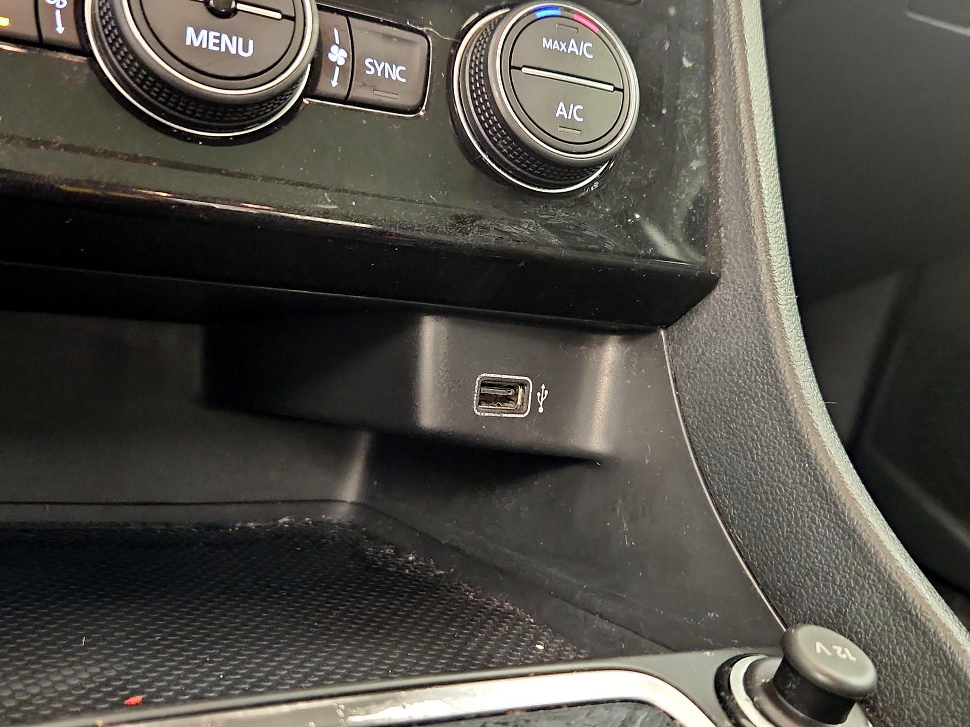 Thumbnail: 2019 Volkswagen Jetta - 18