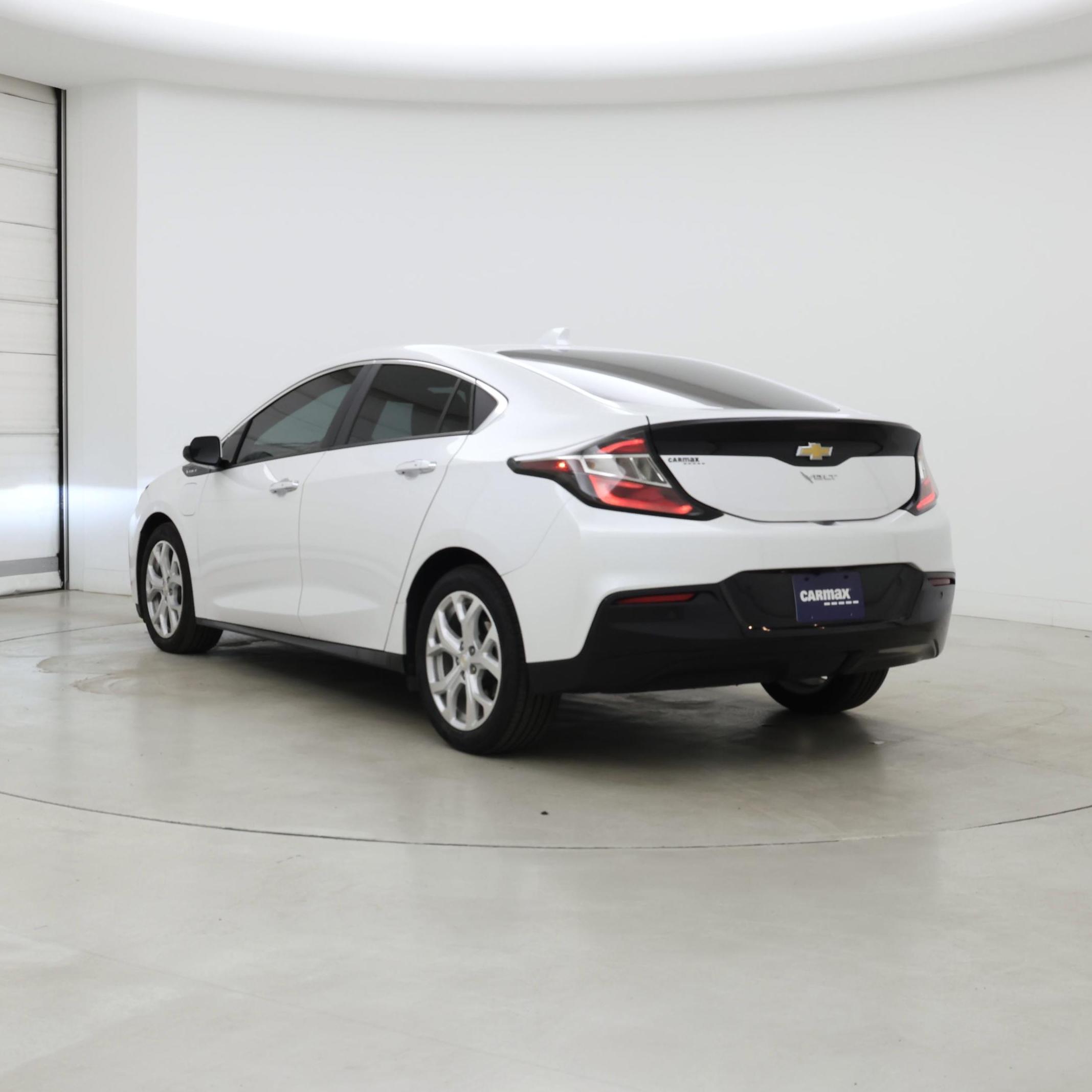 Thumbnail: 2017 Chevrolet Volt - 2