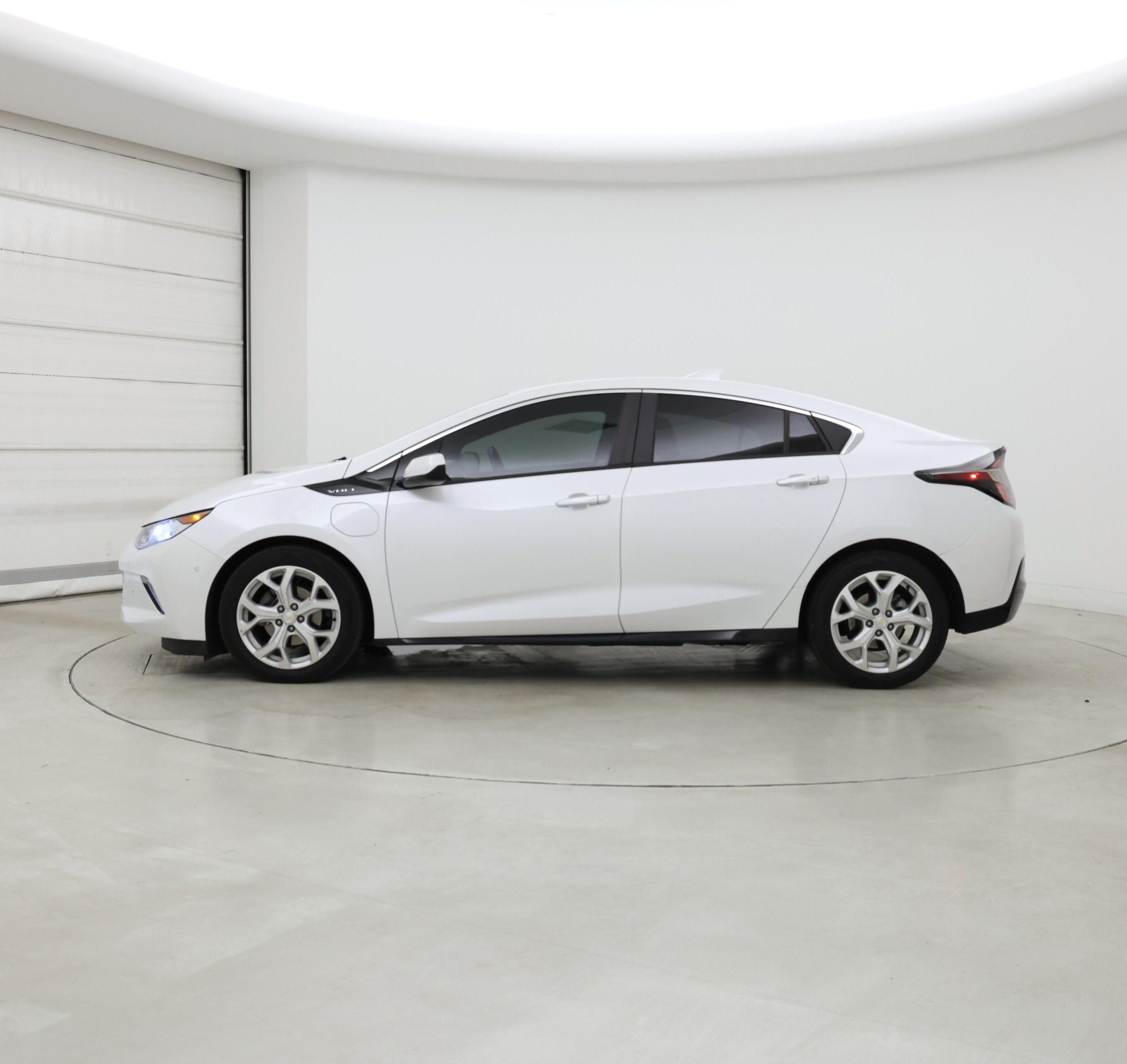Thumbnail: 2017 Chevrolet Volt - 3
