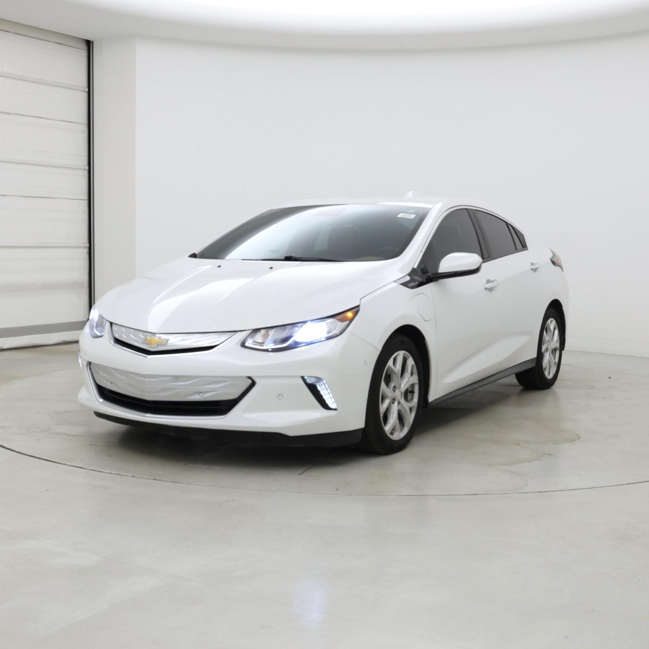 Thumbnail: 2017 Chevrolet Volt - 4