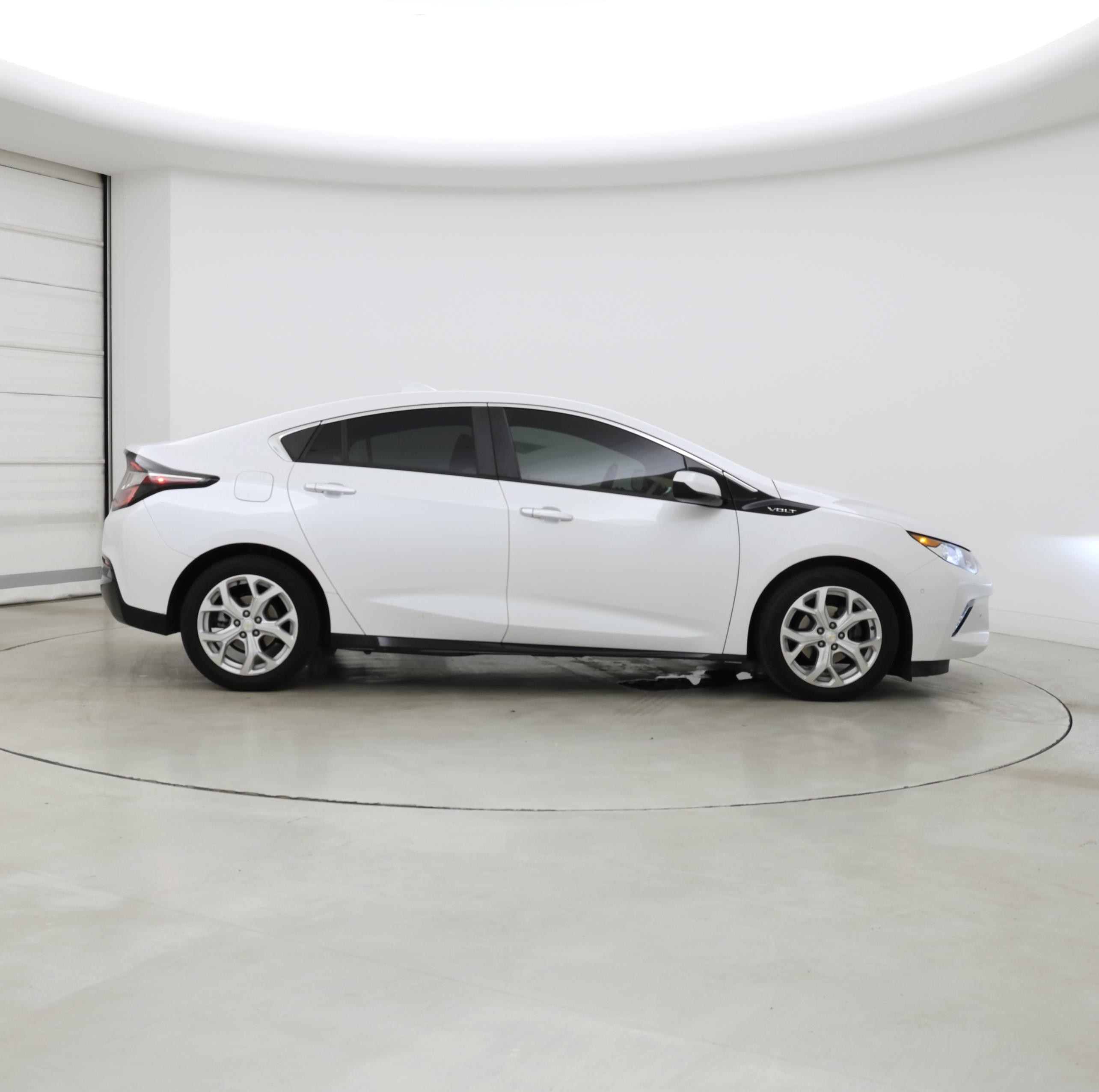 Thumbnail: 2017 Chevrolet Volt - 7